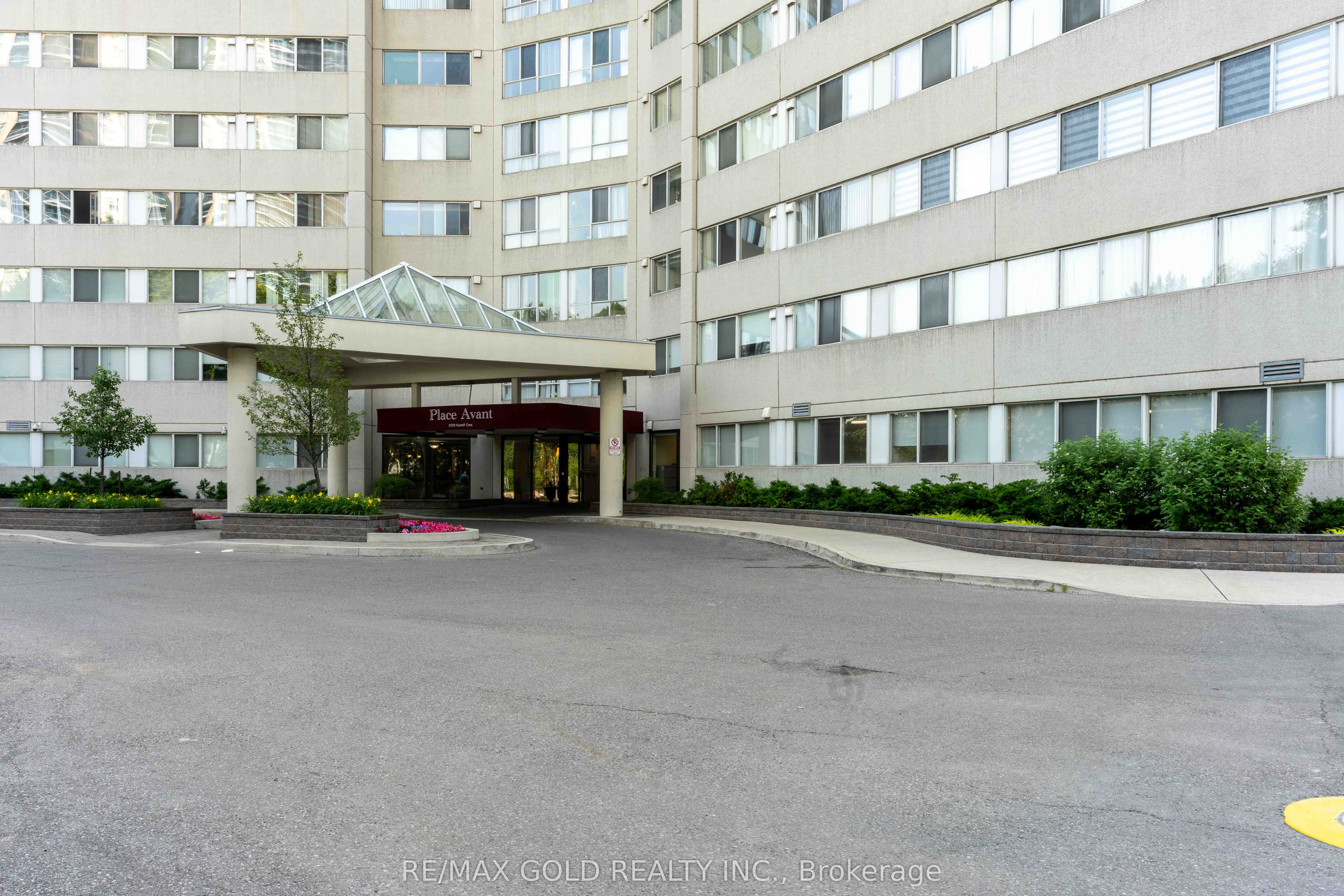 3700 Kaneff Crescent 2101 Property Photo 6