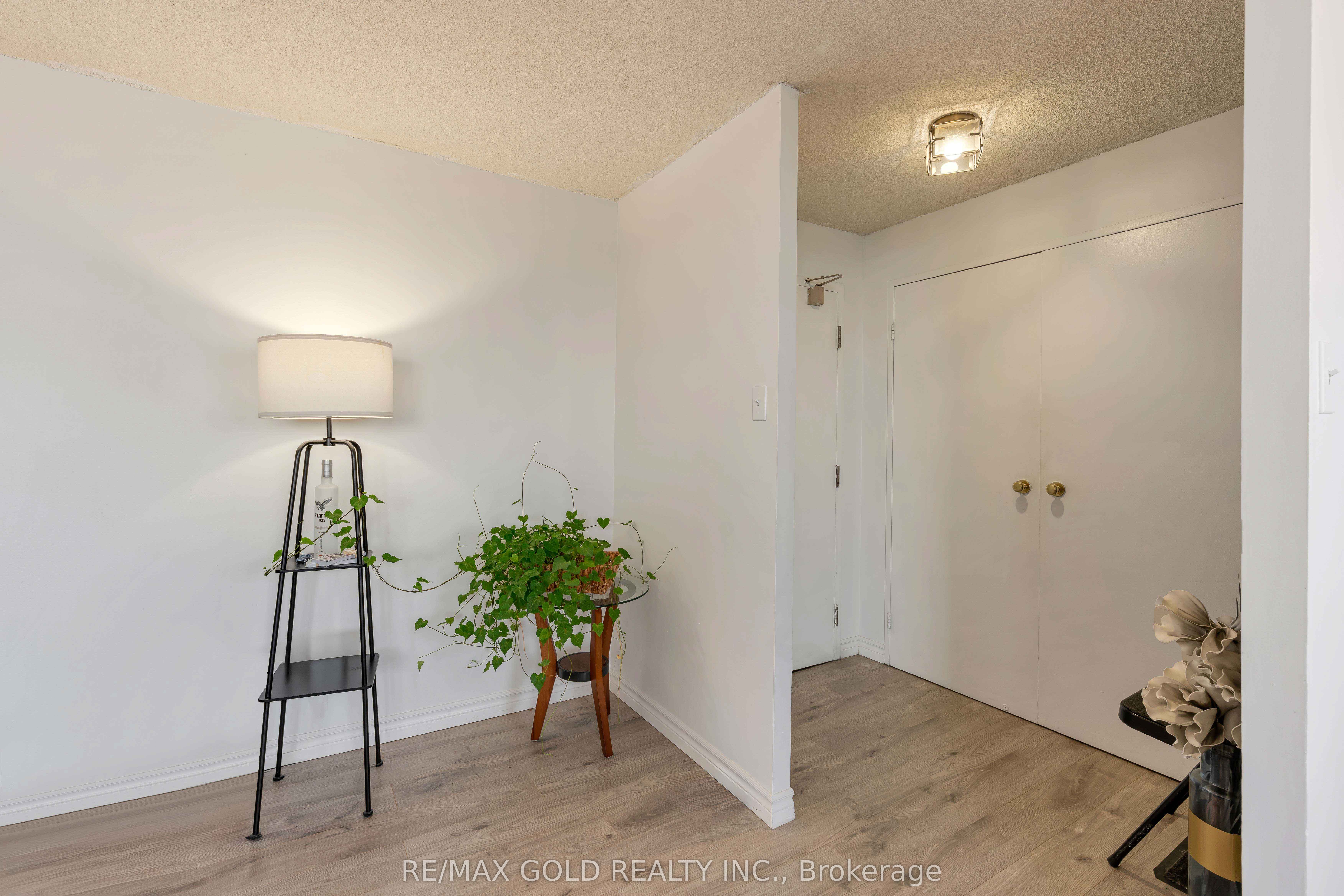 3700 Kaneff Crescent 2101 Property Photo 10