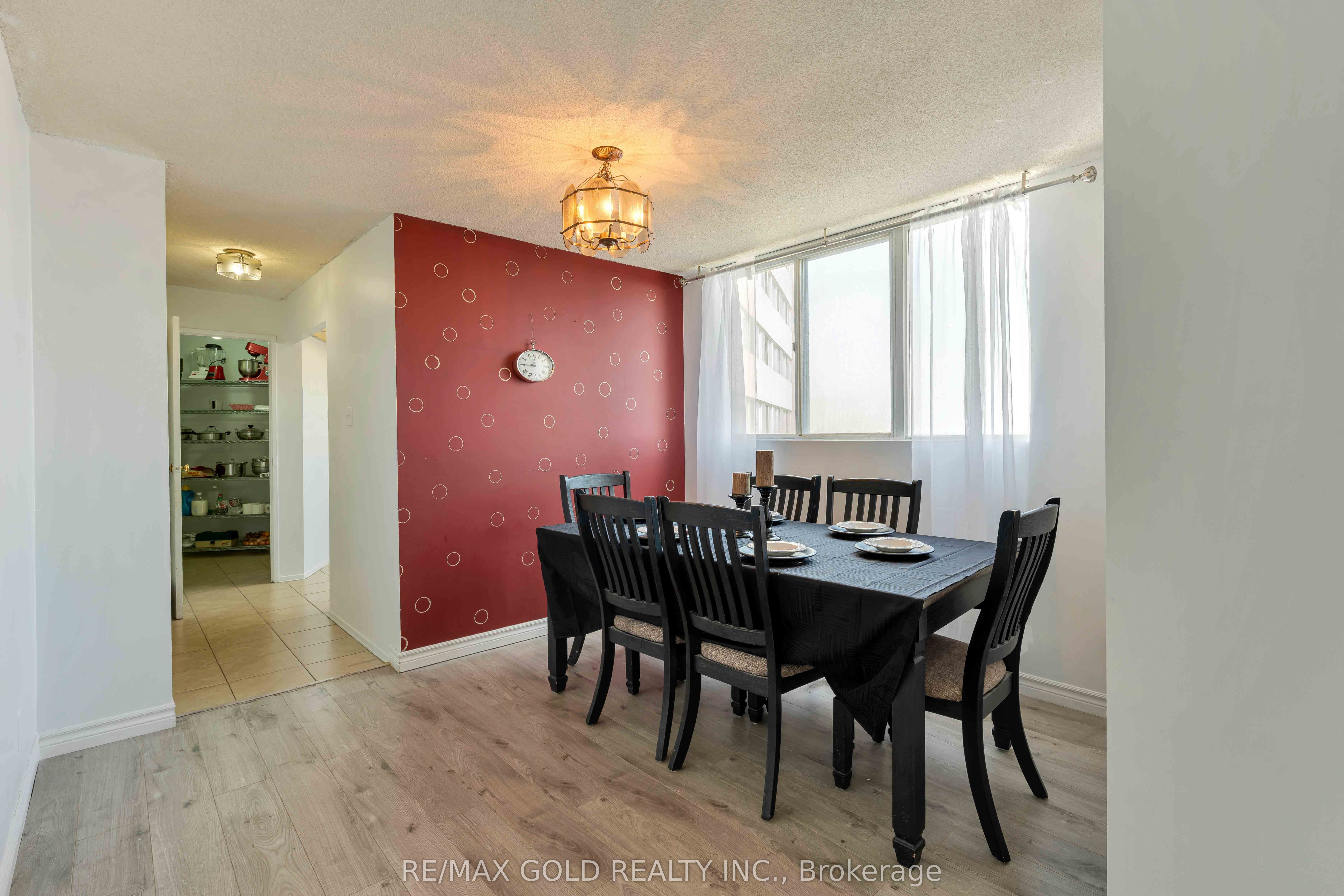 3700 Kaneff Crescent 2101 Property Photo 14