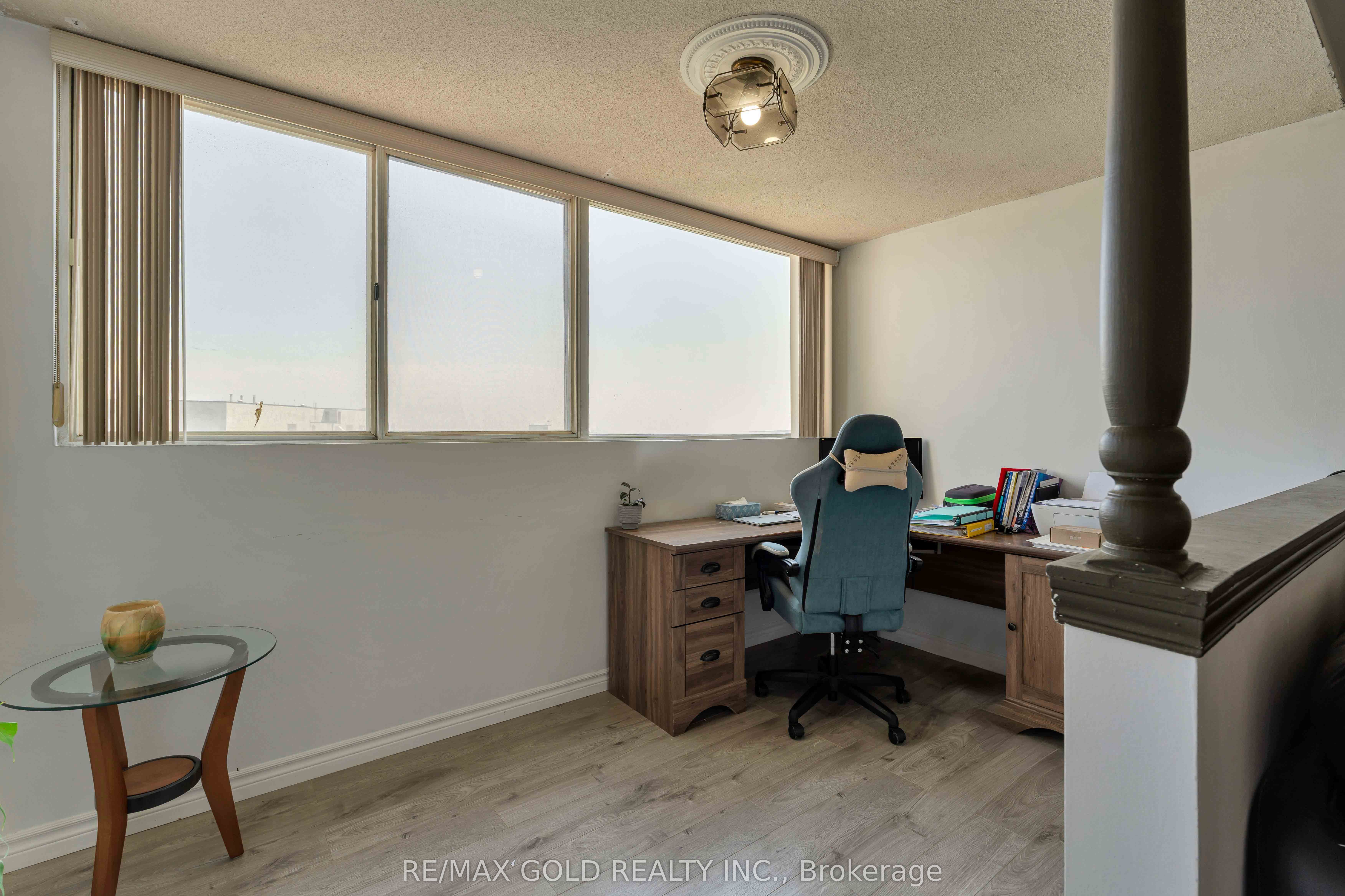 3700 Kaneff Crescent 2101 Property Photo 15