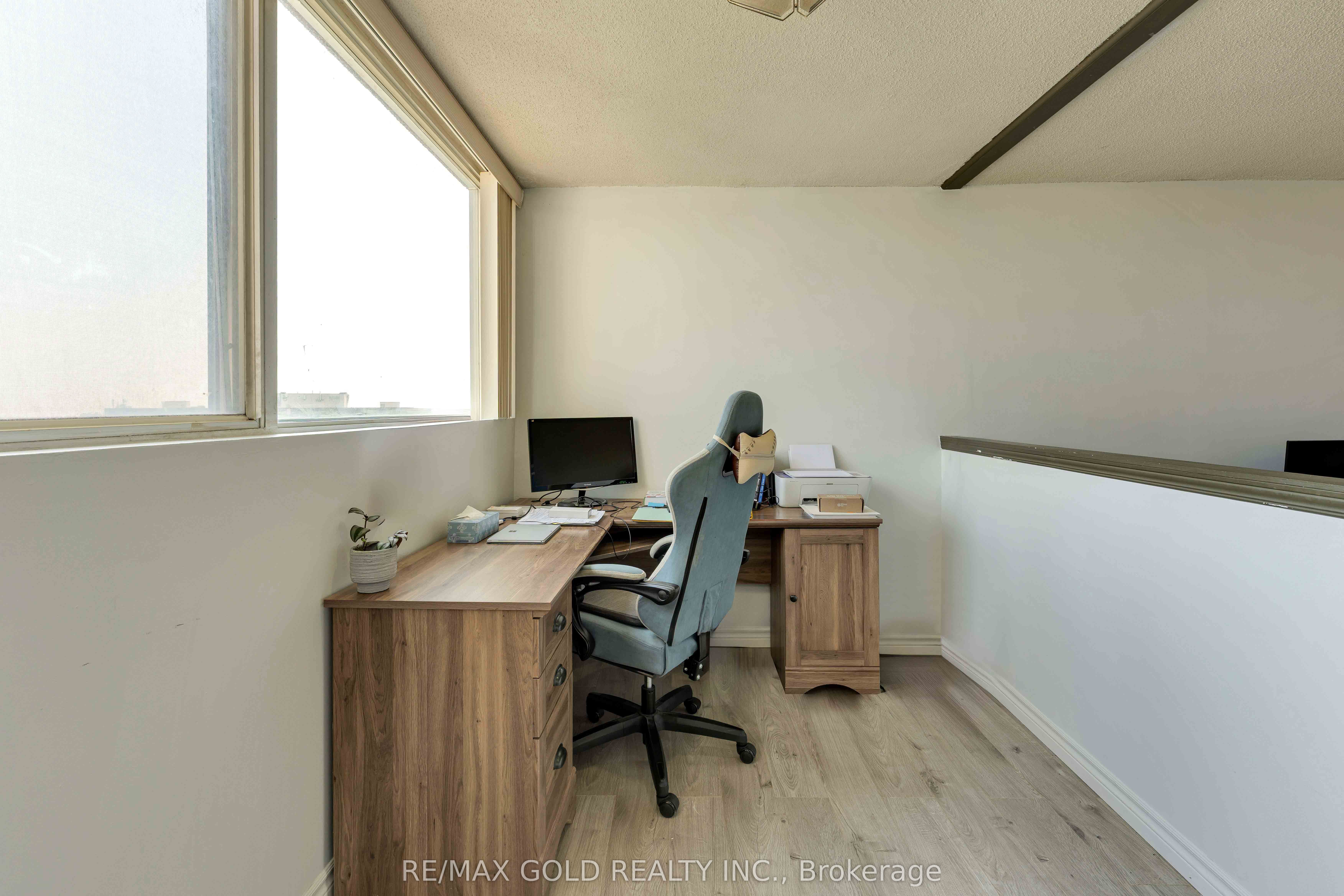 3700 Kaneff Crescent 2101 Property Photo 16