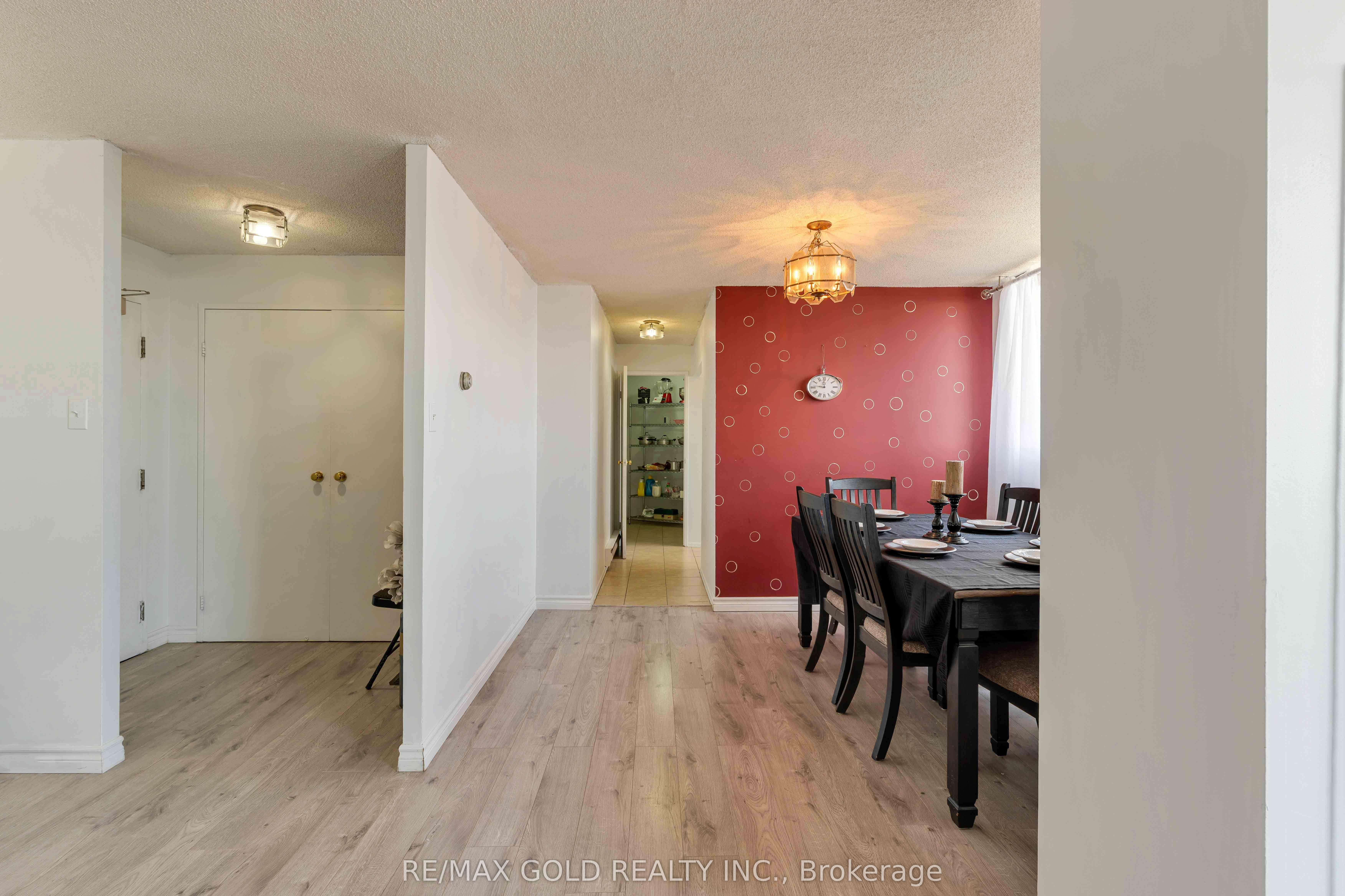 3700 Kaneff Crescent 2101 Property Photo 17