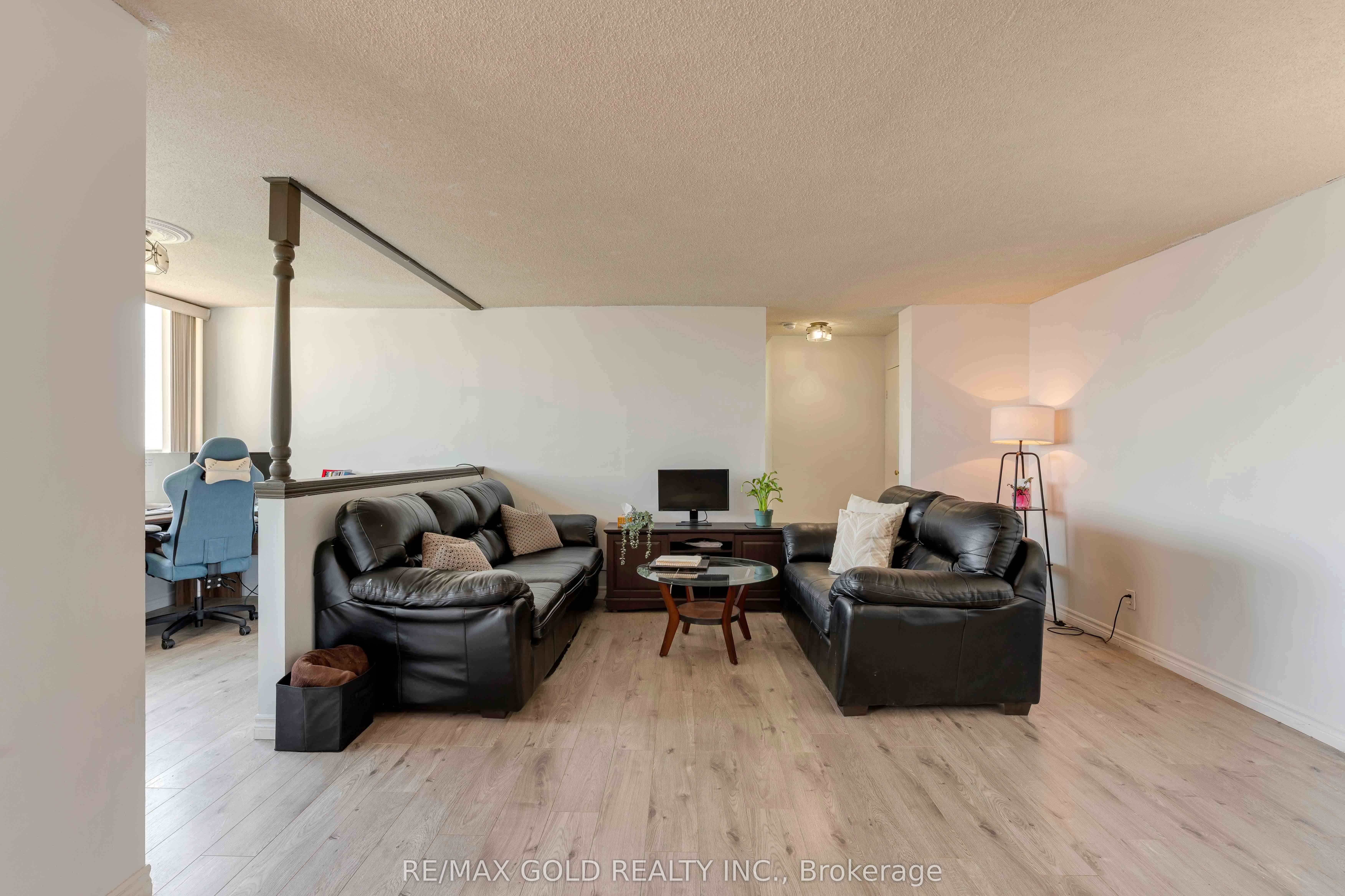 3700 Kaneff Crescent 2101 Property Photo 18