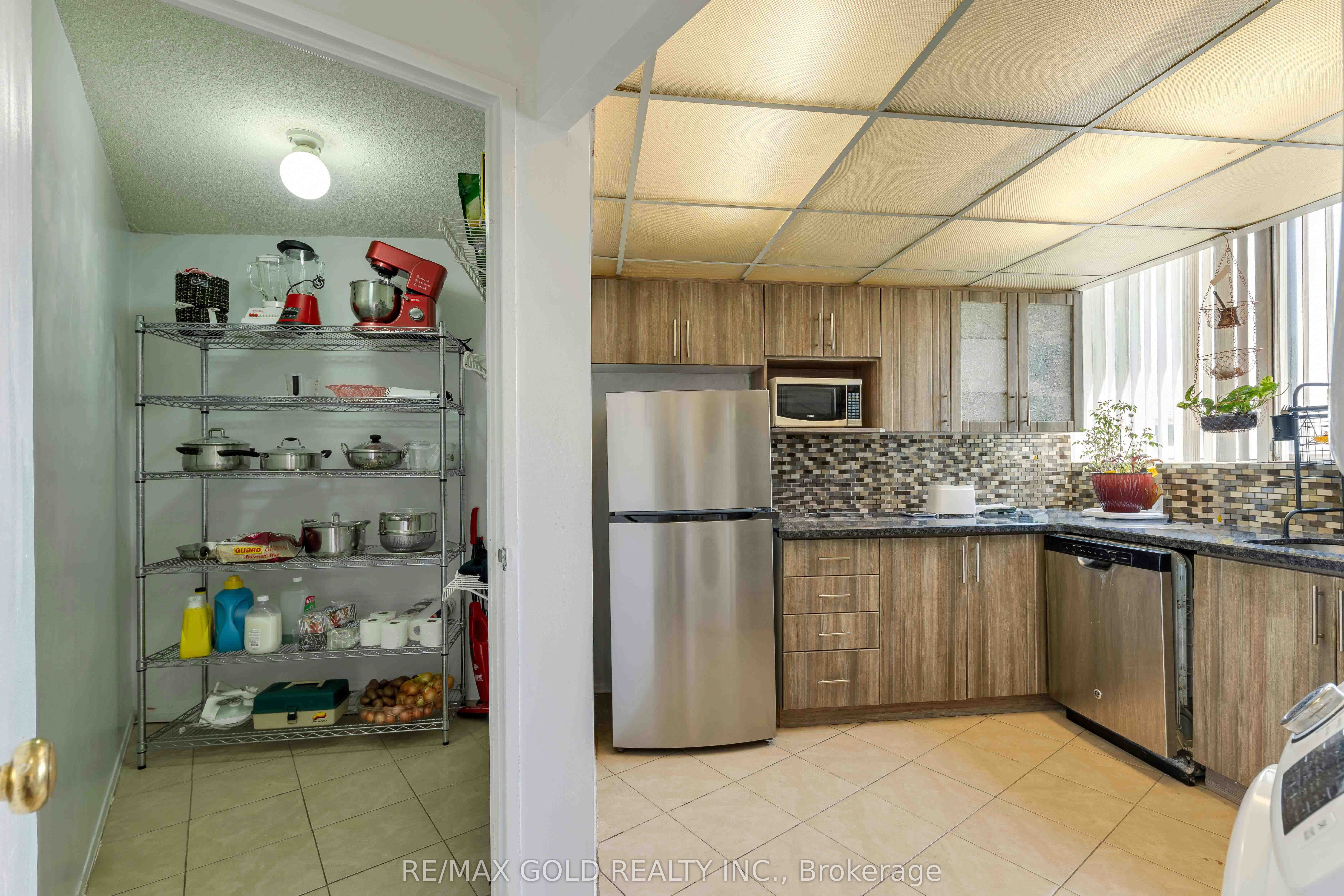 3700 Kaneff Crescent 2101 Property Photo 20