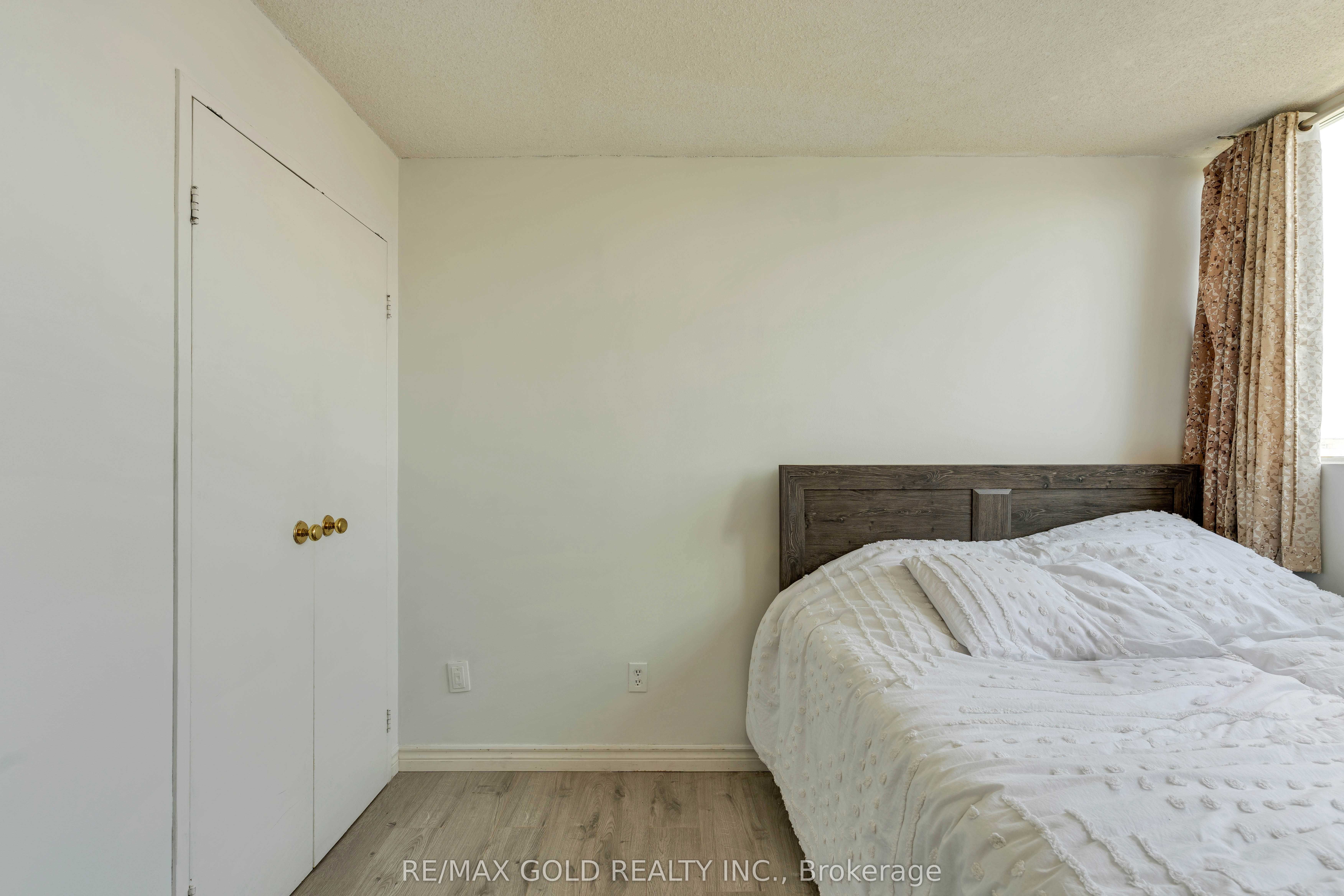 3700 Kaneff Crescent 2101 Property Photo 28