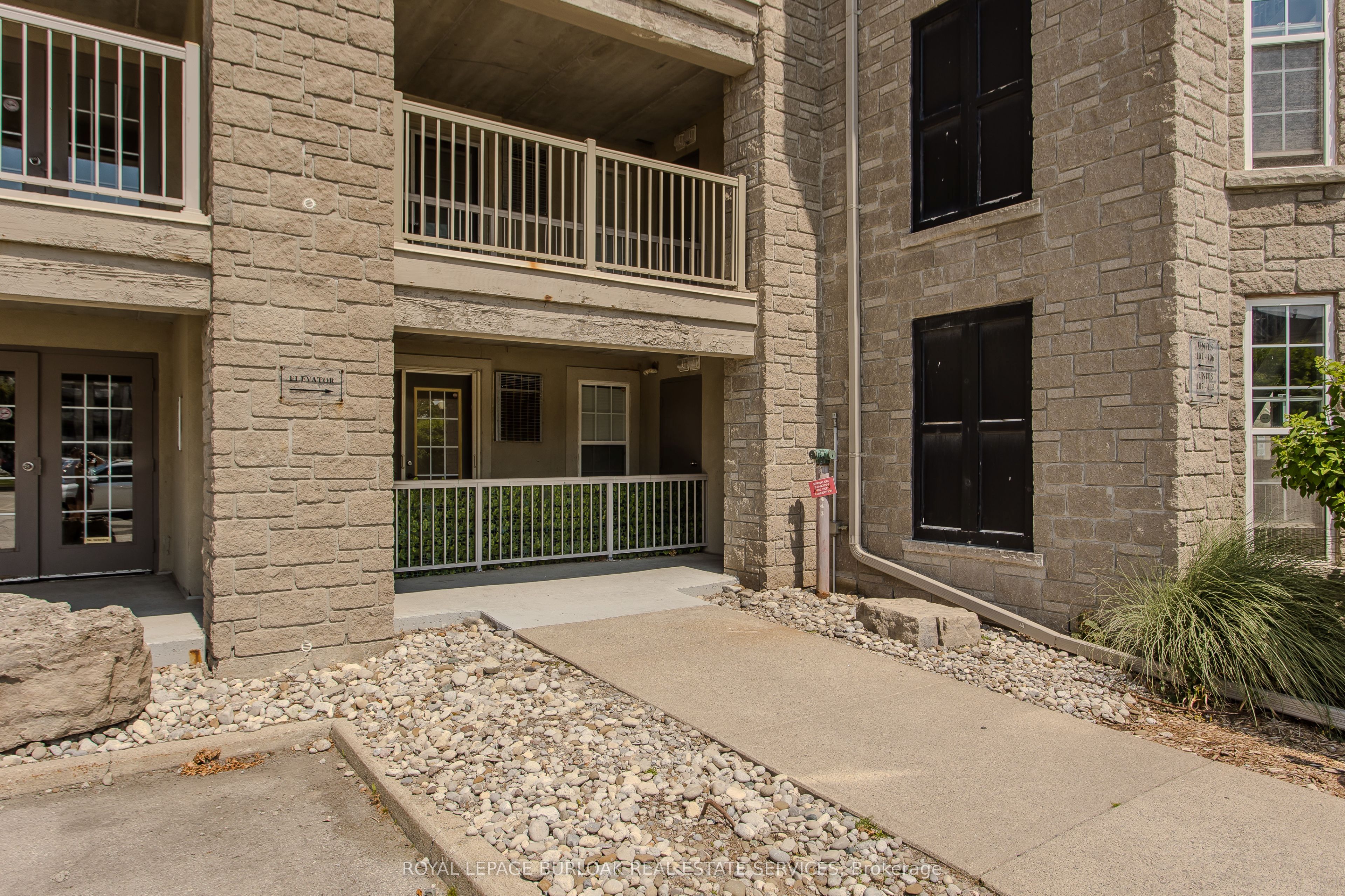 1441 Walker's Line 306 Property Photo 4