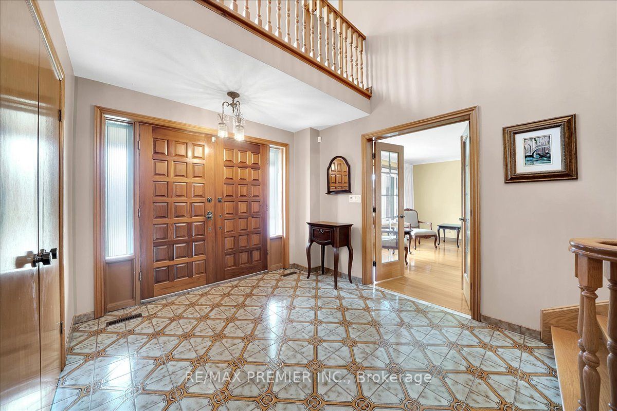 100 Hallsport Crescent Property Photo 4