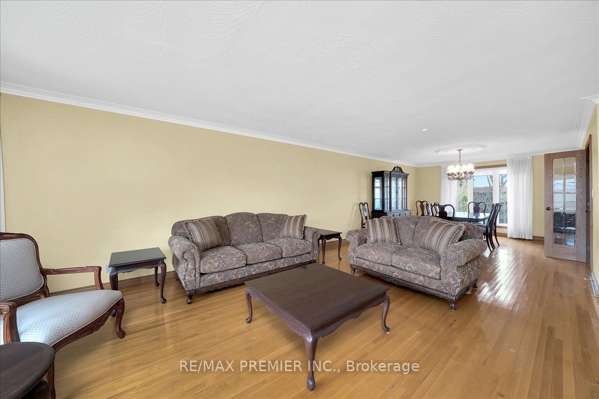 100 Hallsport Crescent Property Photo 6