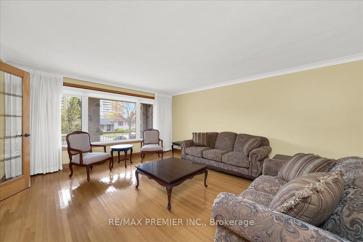 100 Hallsport Crescent Property Photo 7