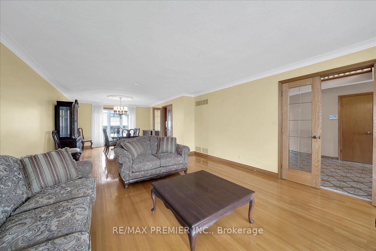 100 Hallsport Crescent Property Photo 8