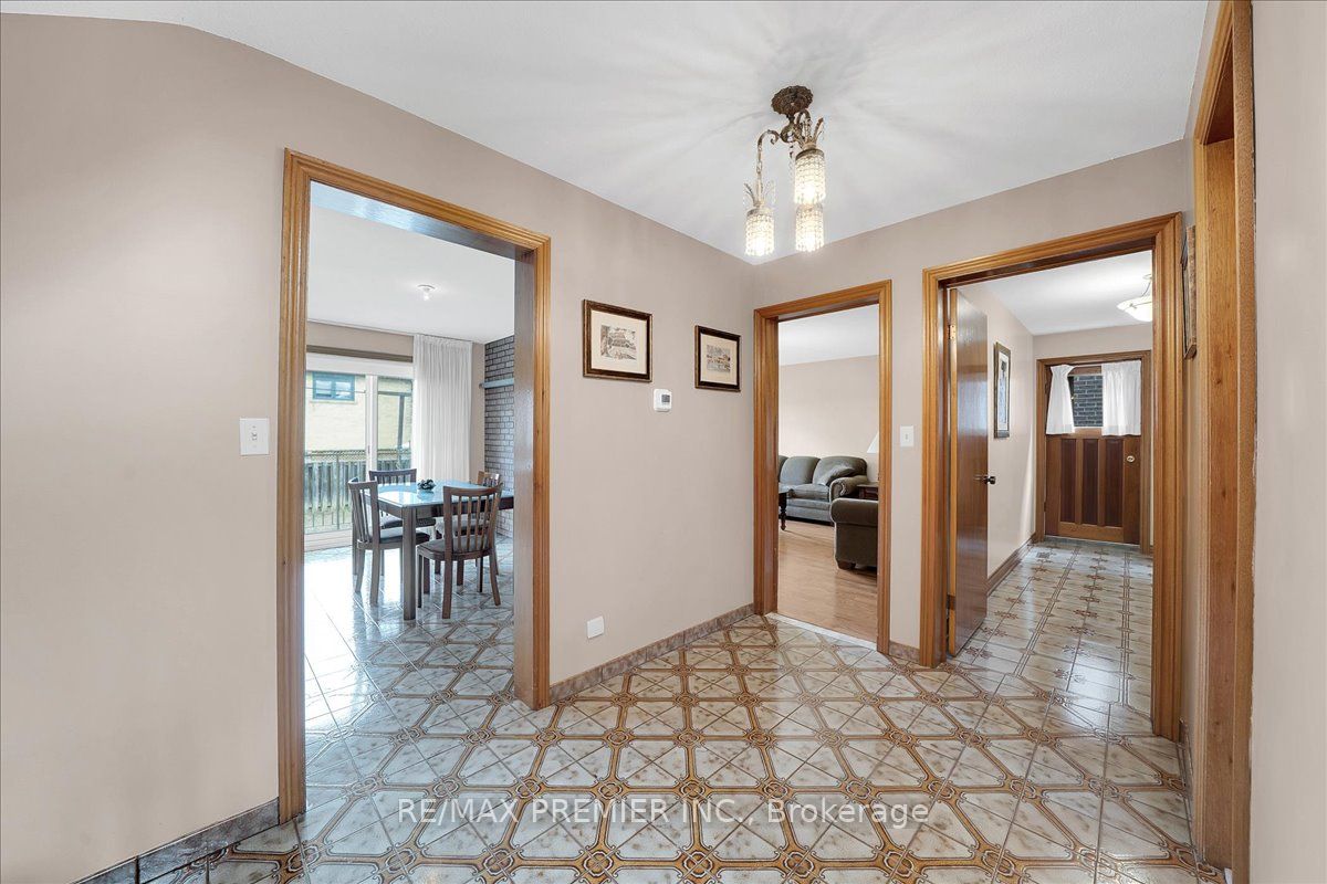 100 Hallsport Crescent Property Photo 10