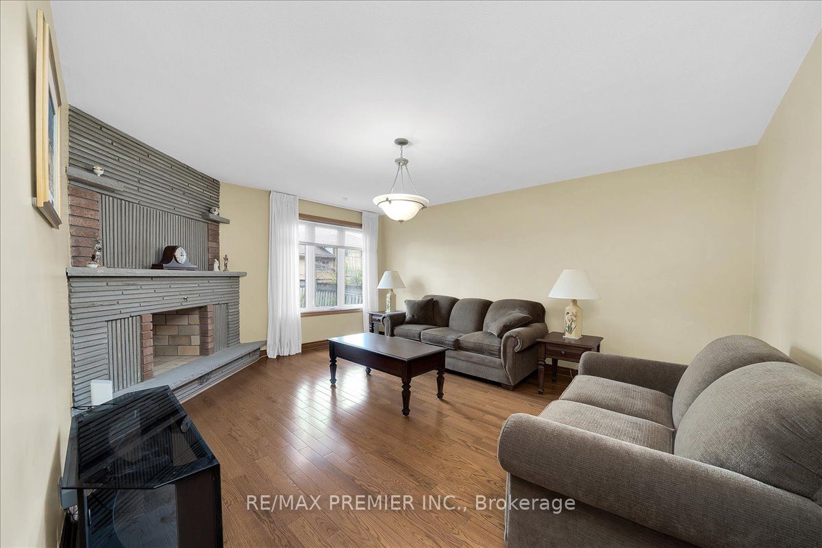 100 Hallsport Crescent Property Photo 17