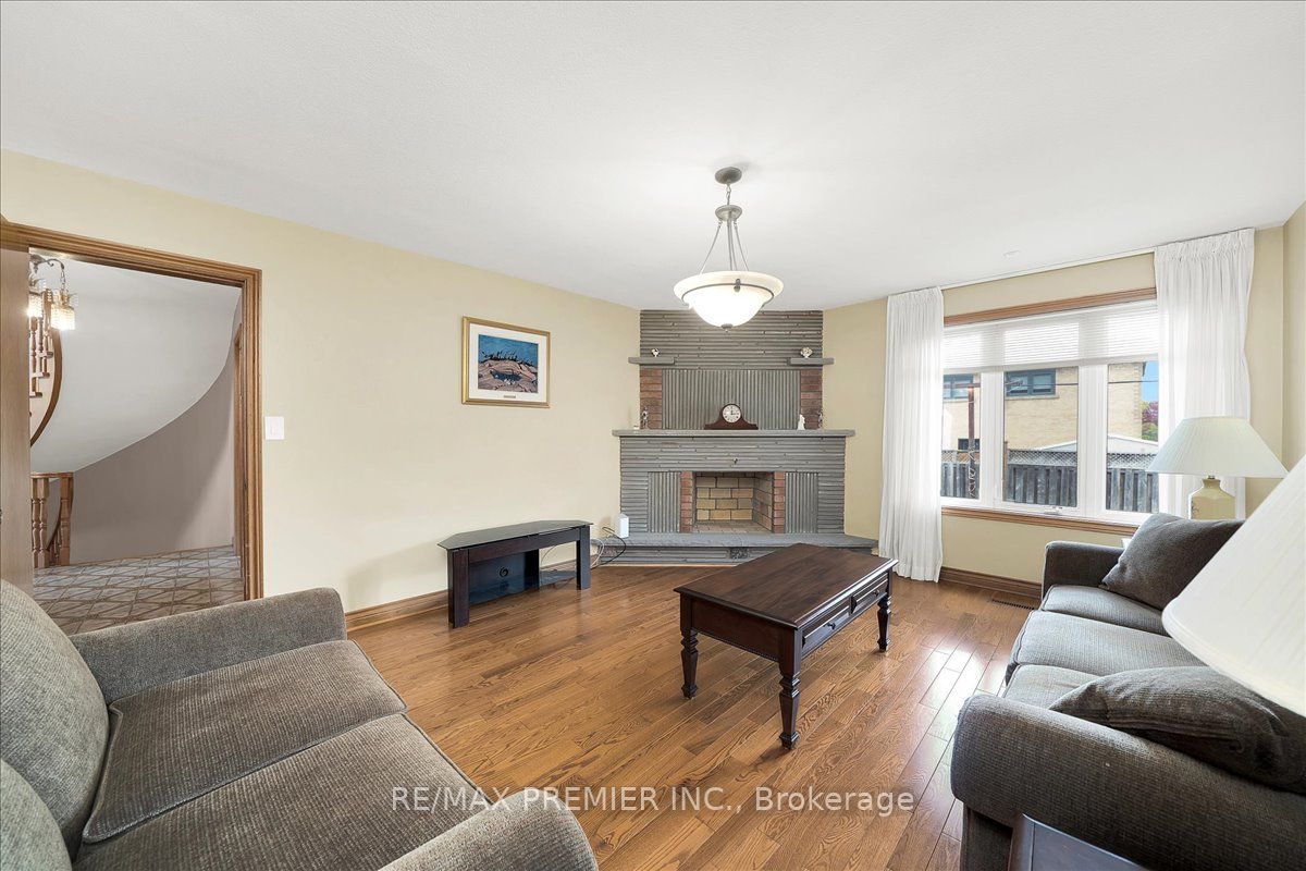 100 Hallsport Crescent Property Photo 18