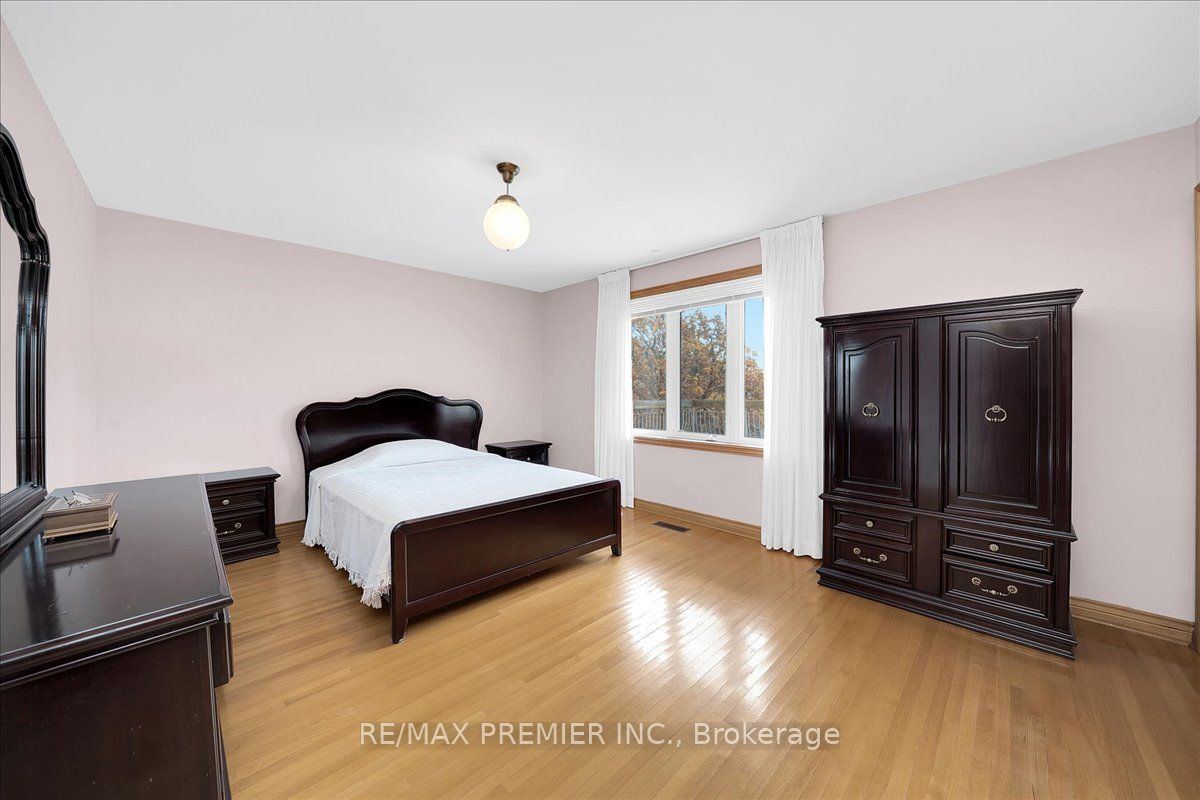 100 Hallsport Crescent Property Photo 31