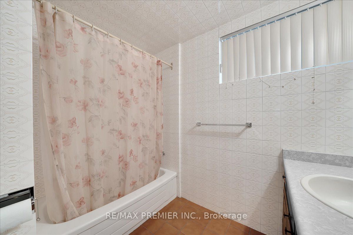 100 Hallsport Crescent Property Photo 44