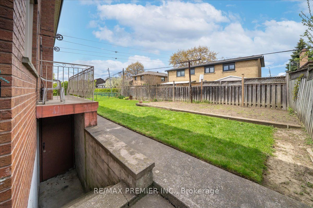 100 Hallsport Crescent Property Photo 47