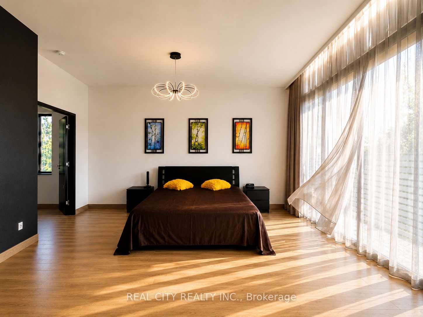 662 Byngmount Avenue Property Photo 15