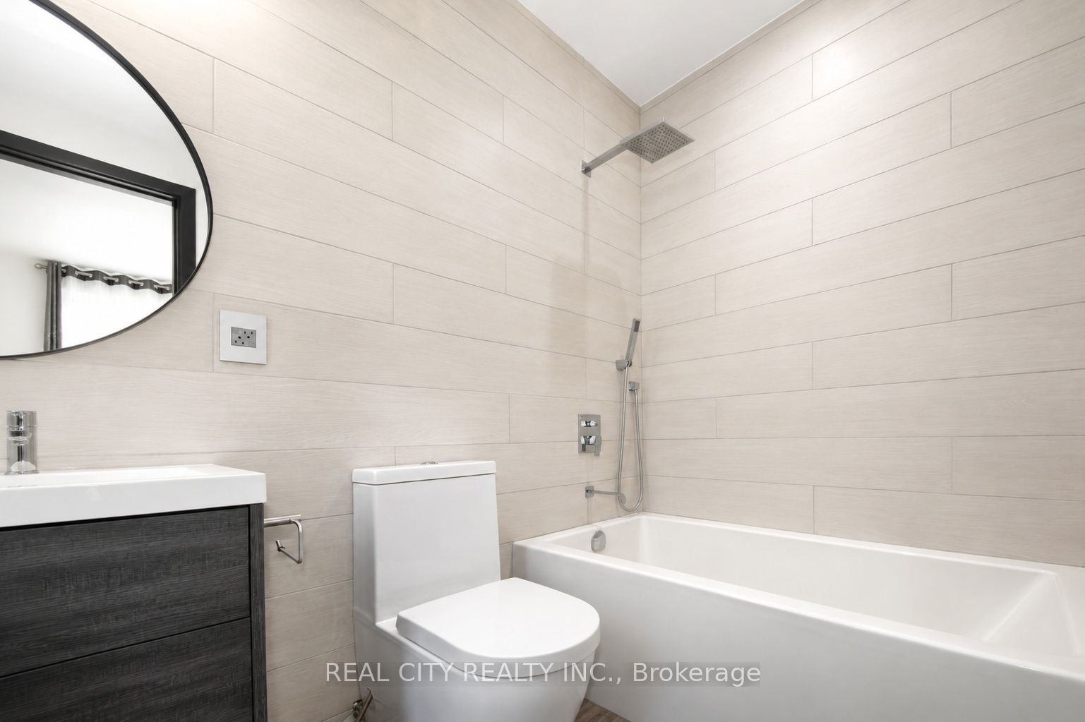 662 Byngmount Avenue Property Photo 18