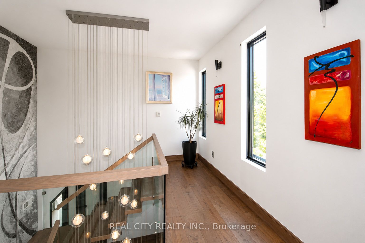 662 Byngmount Avenue Property Photo 27
