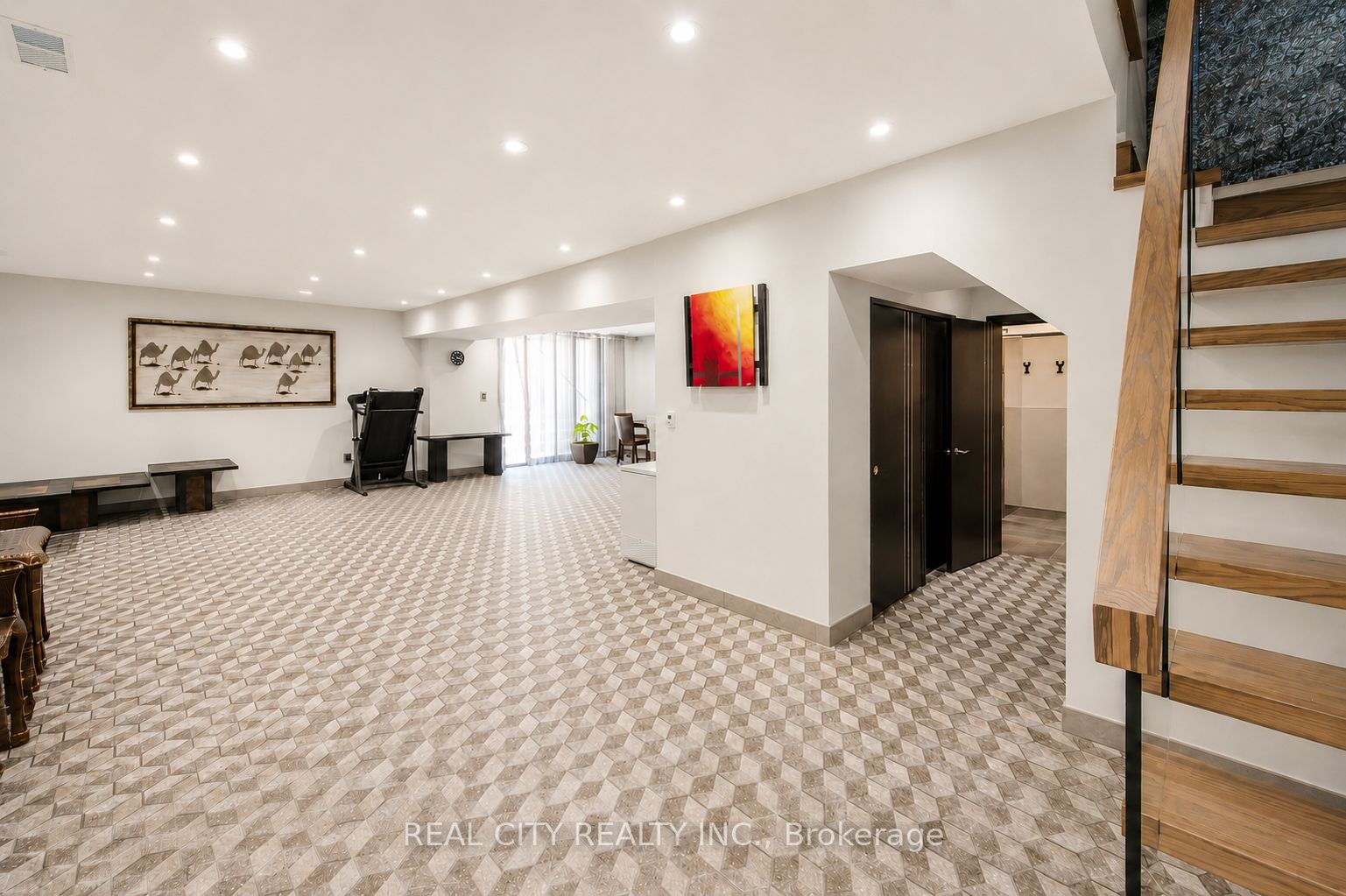 662 Byngmount Avenue Property Photo 29
