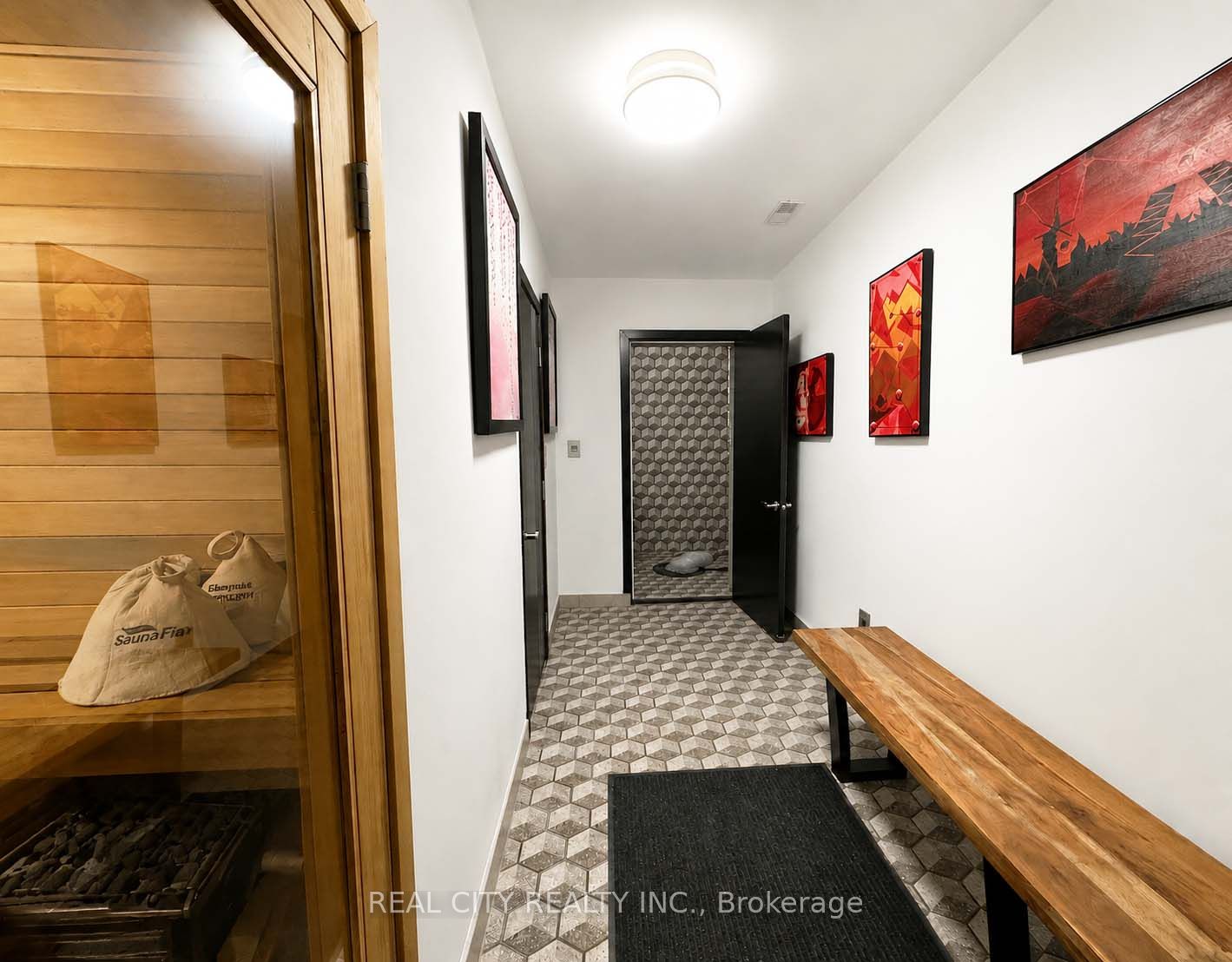 662 Byngmount Avenue Property Photo 31