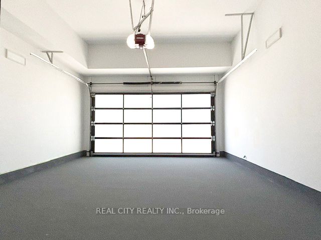 662 Byngmount Avenue Property Photo 37