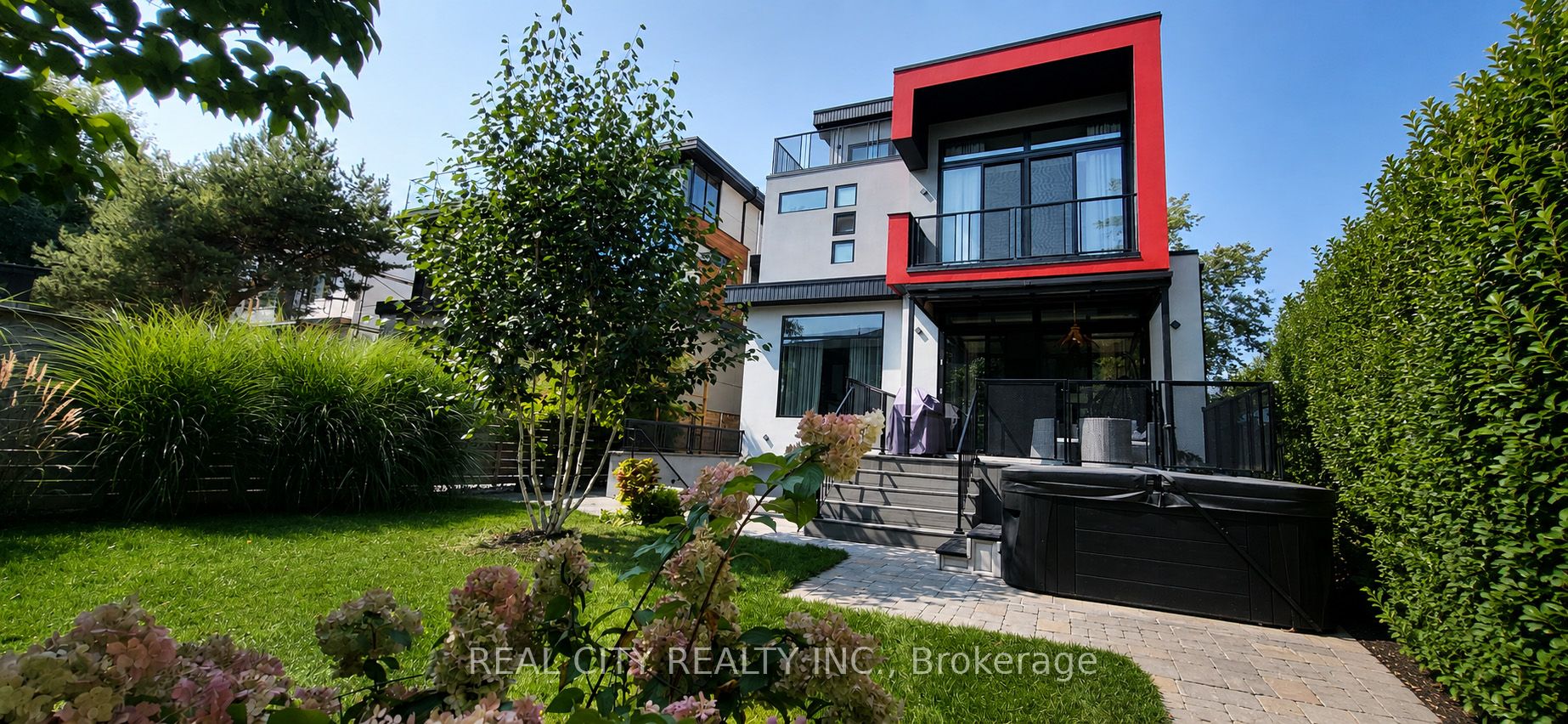 662 Byngmount Avenue Property Photo 38