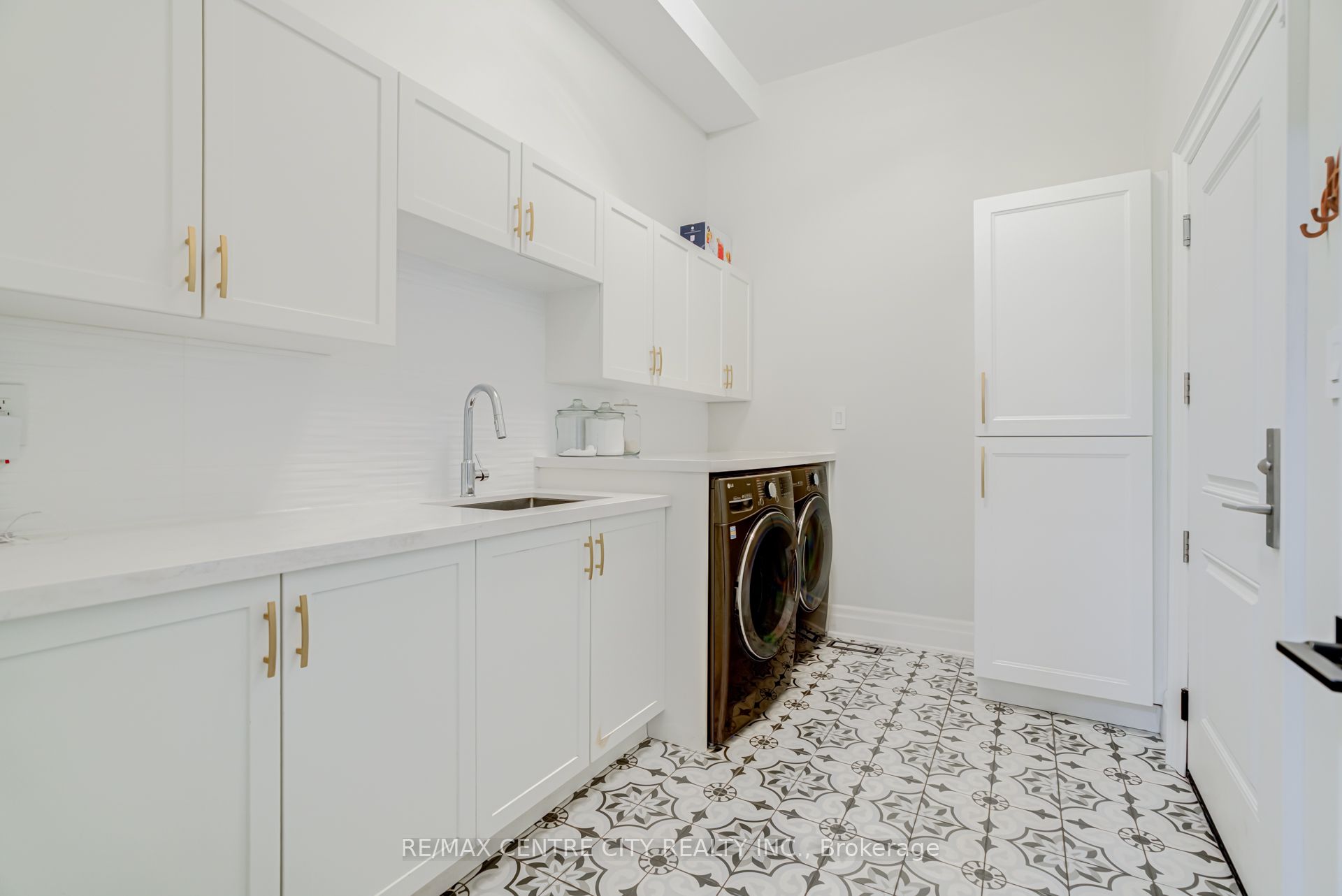 301 Martin Street Property Photo 20
