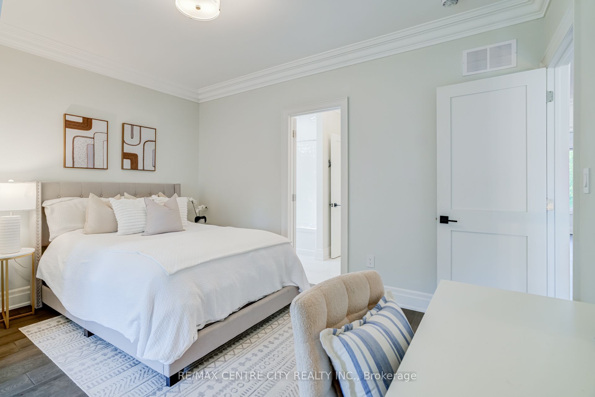 301 Martin Street Property Photo 31