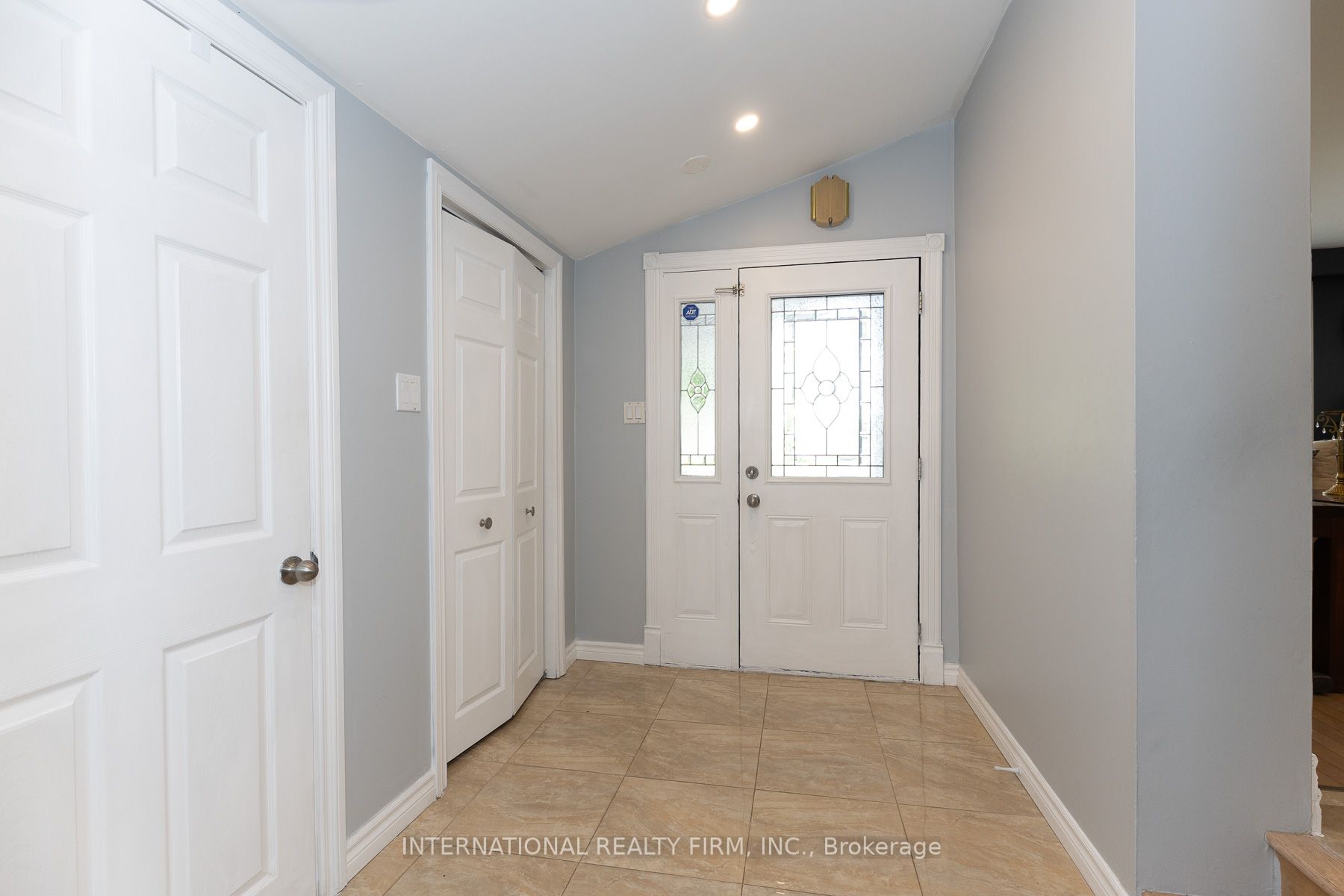 2528 Truscott Drive Property Photo 2