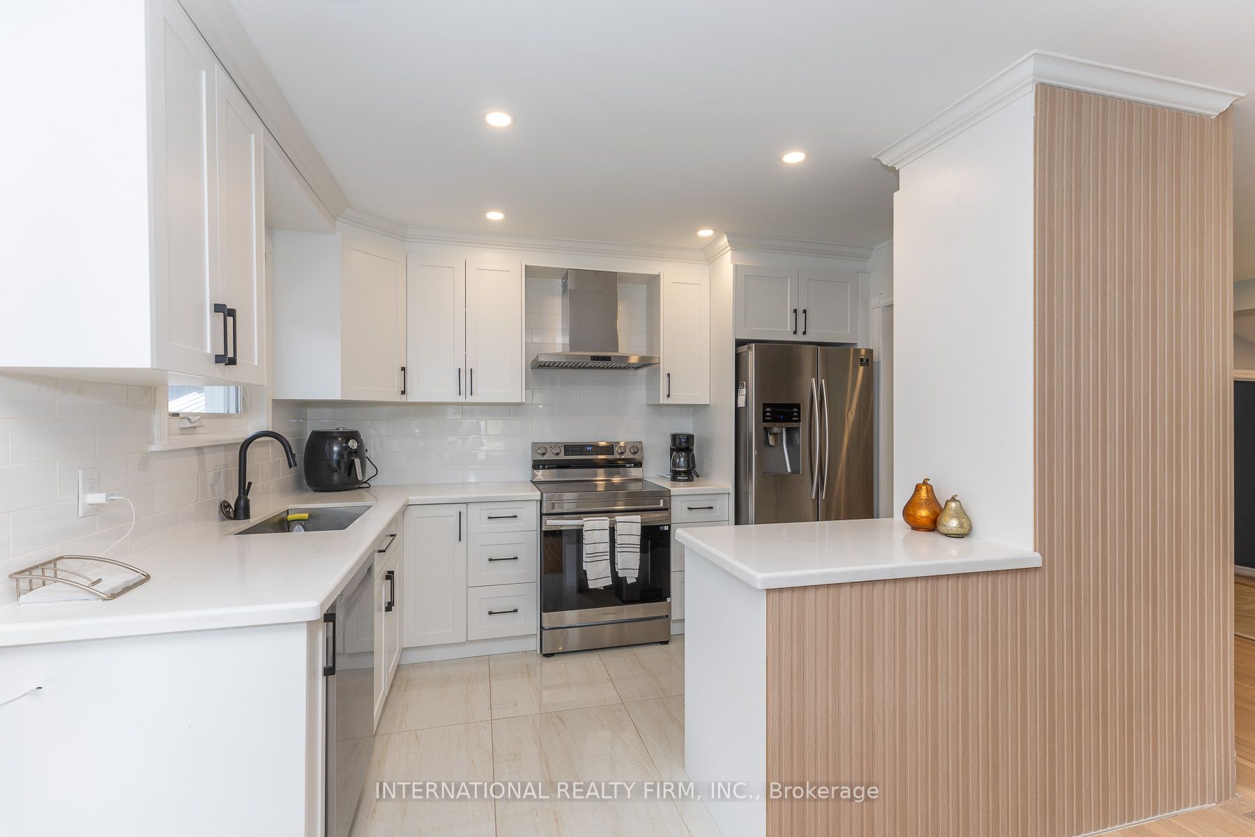 2528 Truscott Drive Property Photo 13