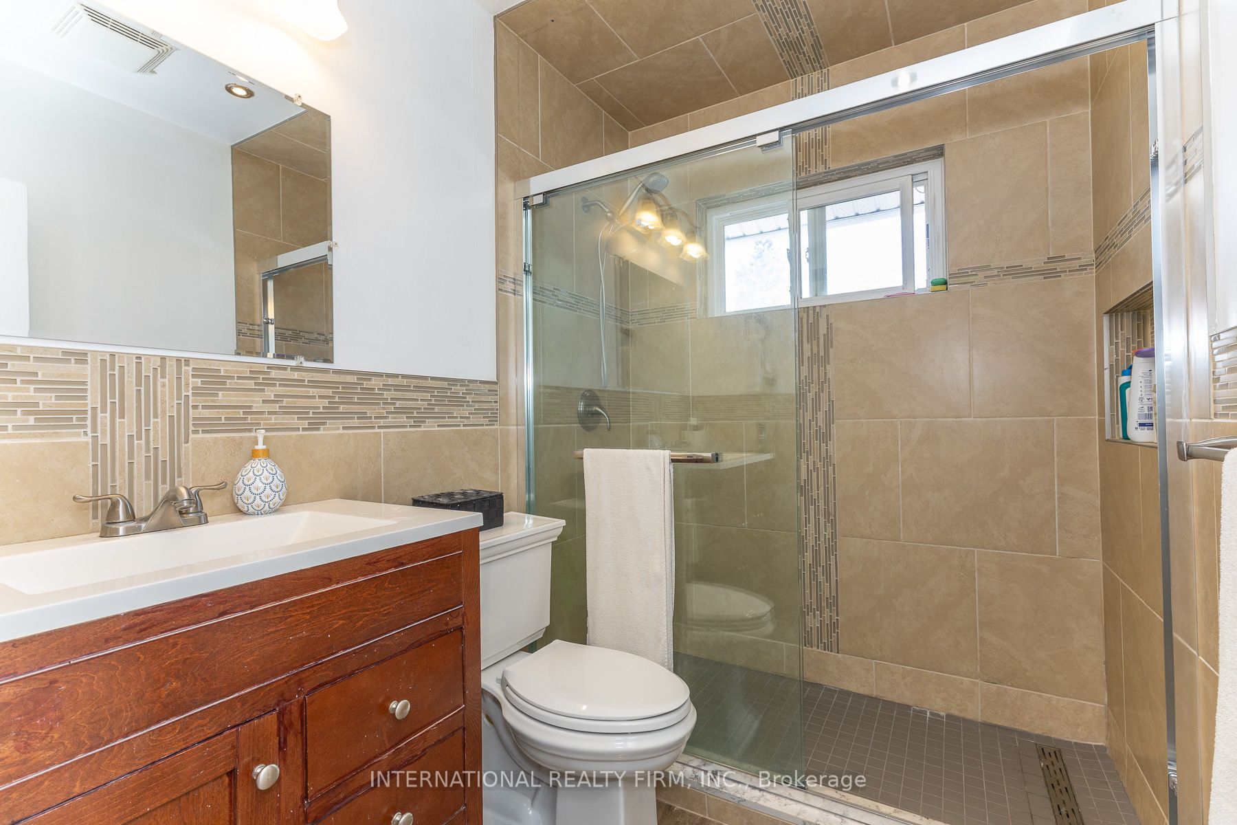 2528 Truscott Drive Property Photo 16