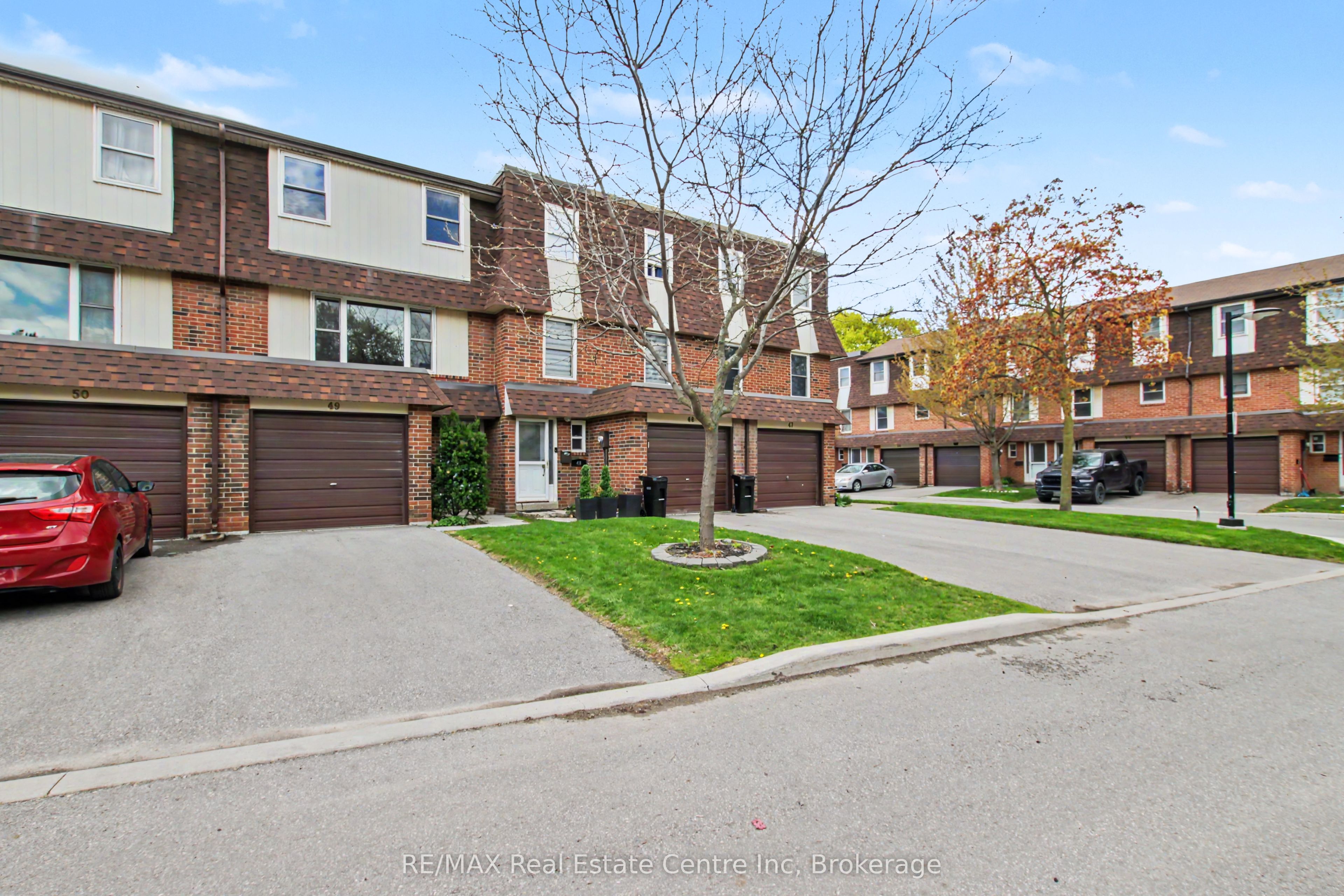 371 Bronte Street S 49 Property Photo 3