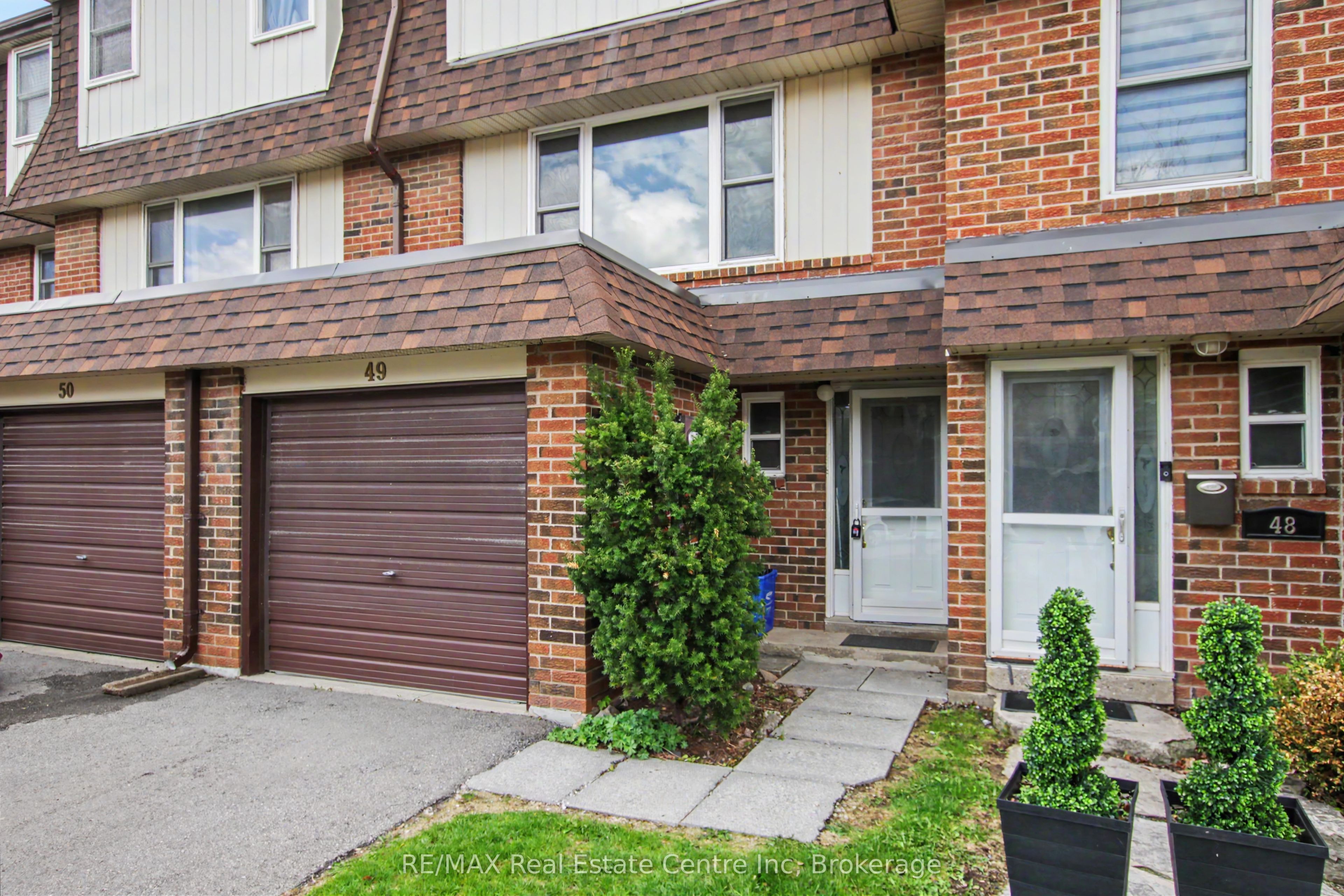 371 Bronte Street S 49 Property Photo 4