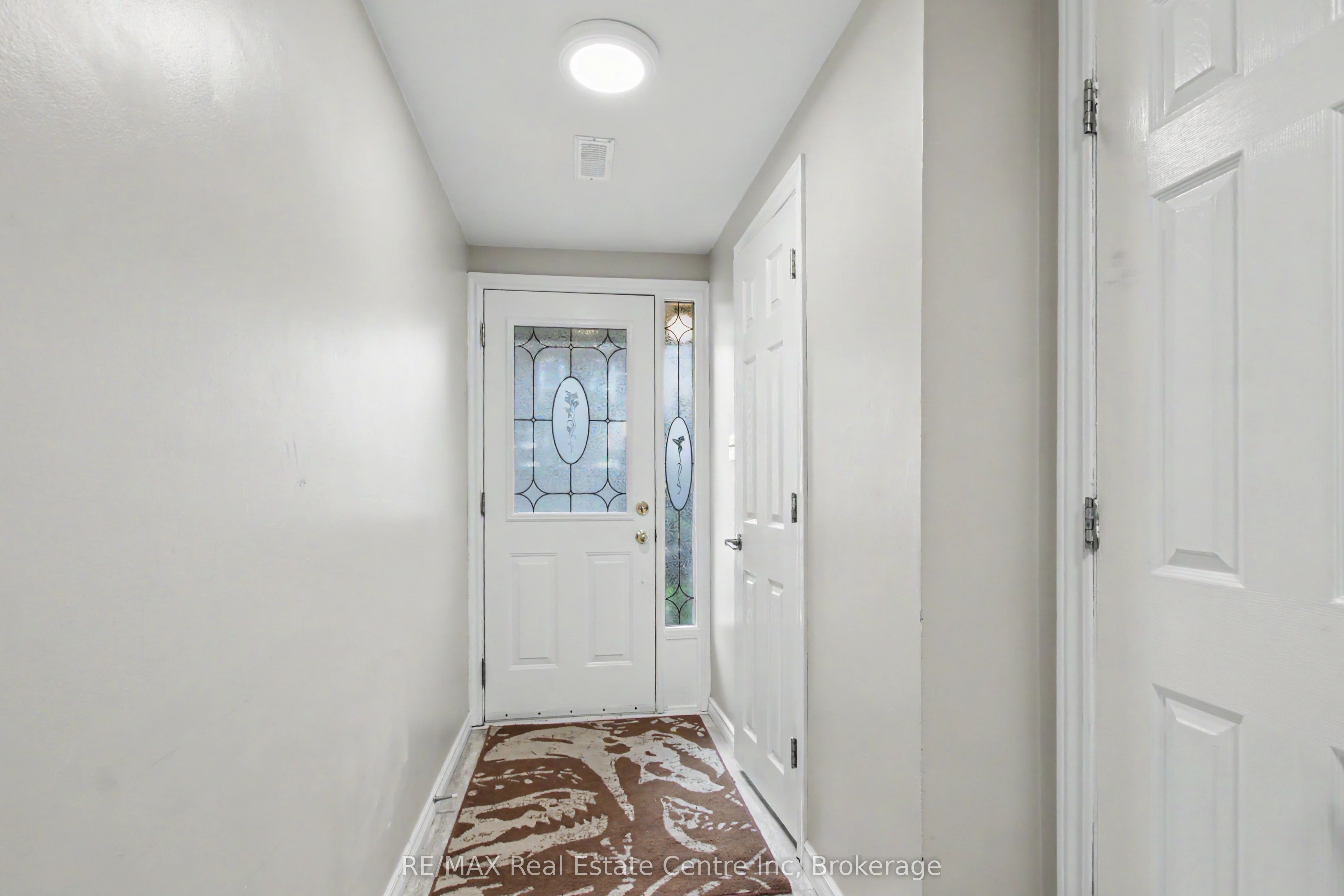 371 Bronte Street S 49 Property Photo 5