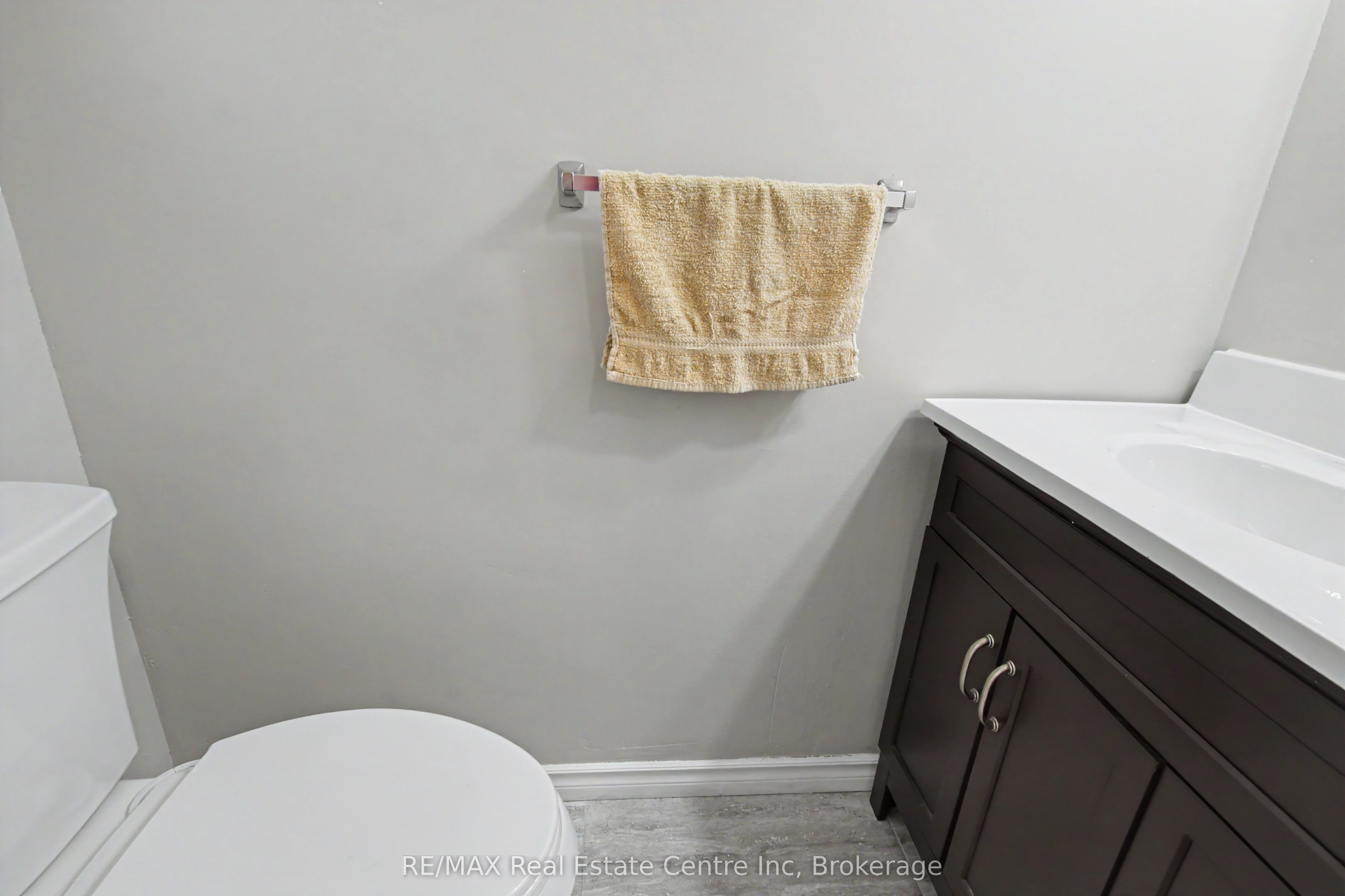 371 Bronte Street S 49 Property Photo 7