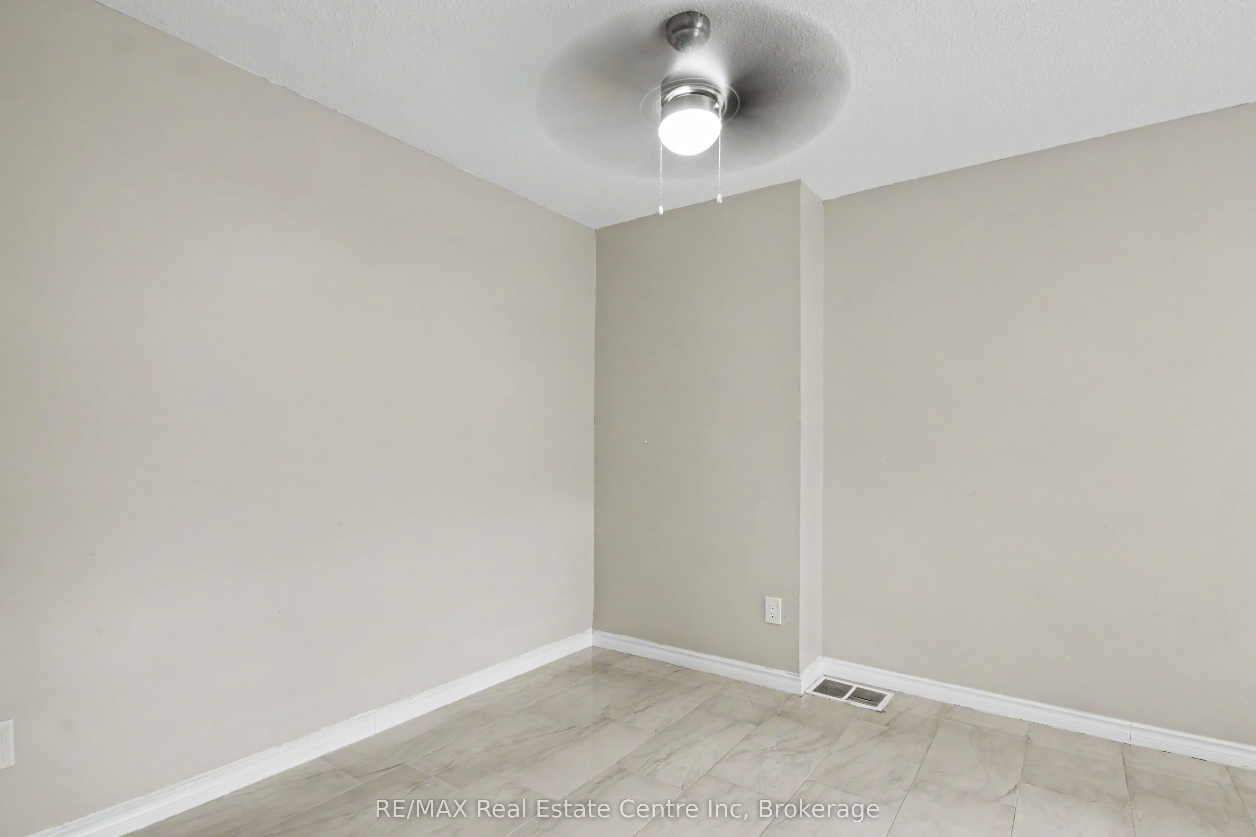 371 Bronte Street S 49 Property Photo 15