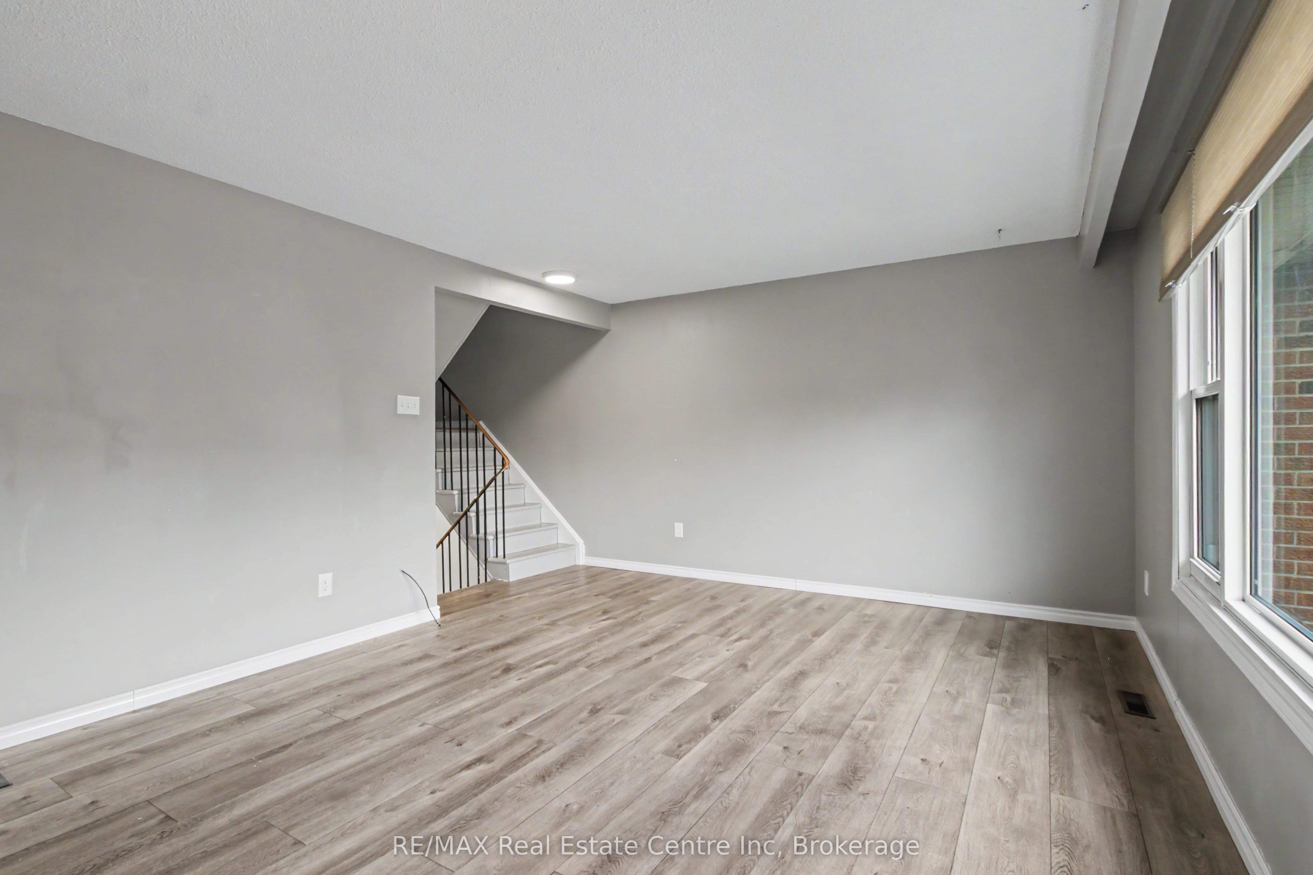 371 Bronte Street S 49 Property Photo 18
