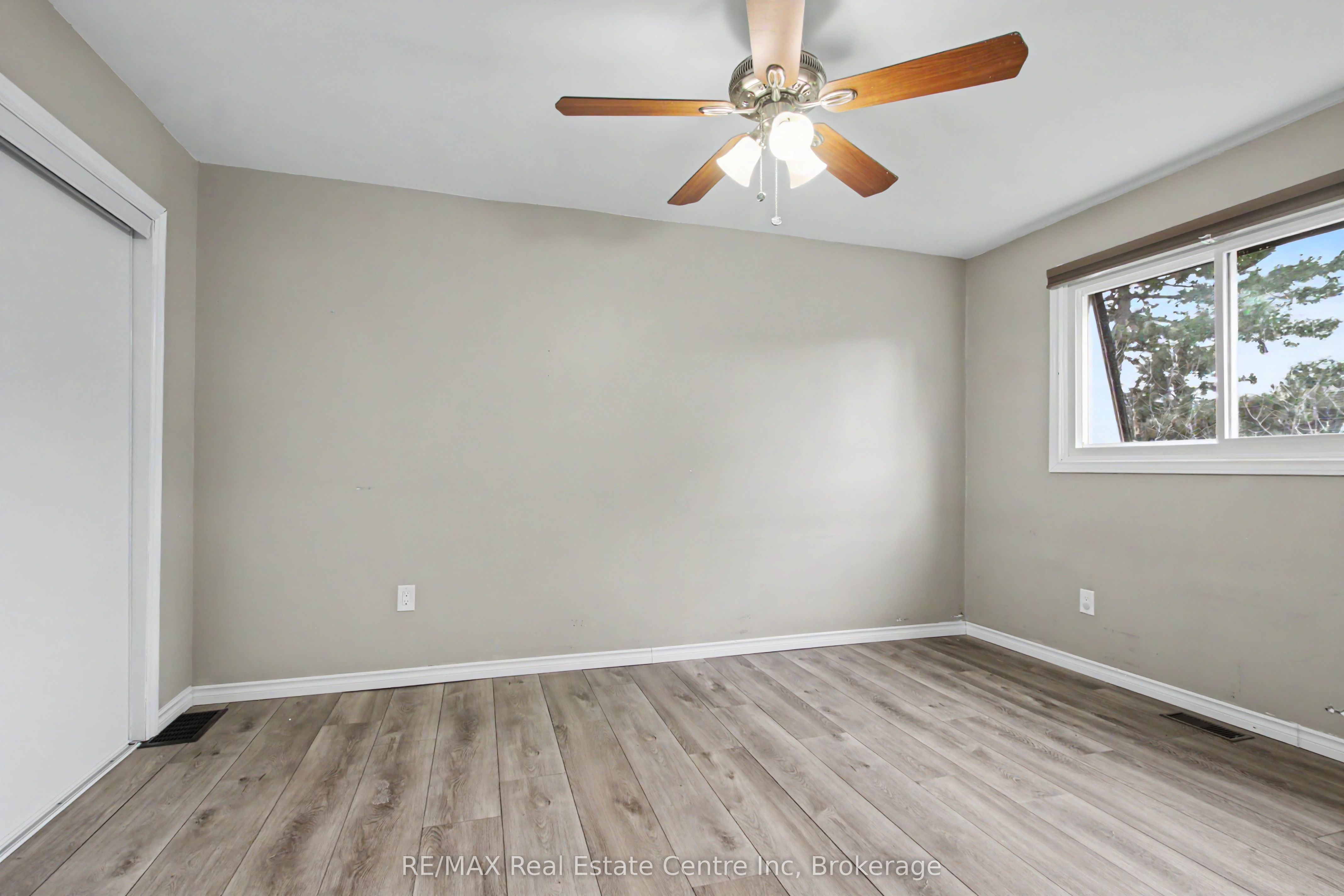 371 Bronte Street S 49 Property Photo 21