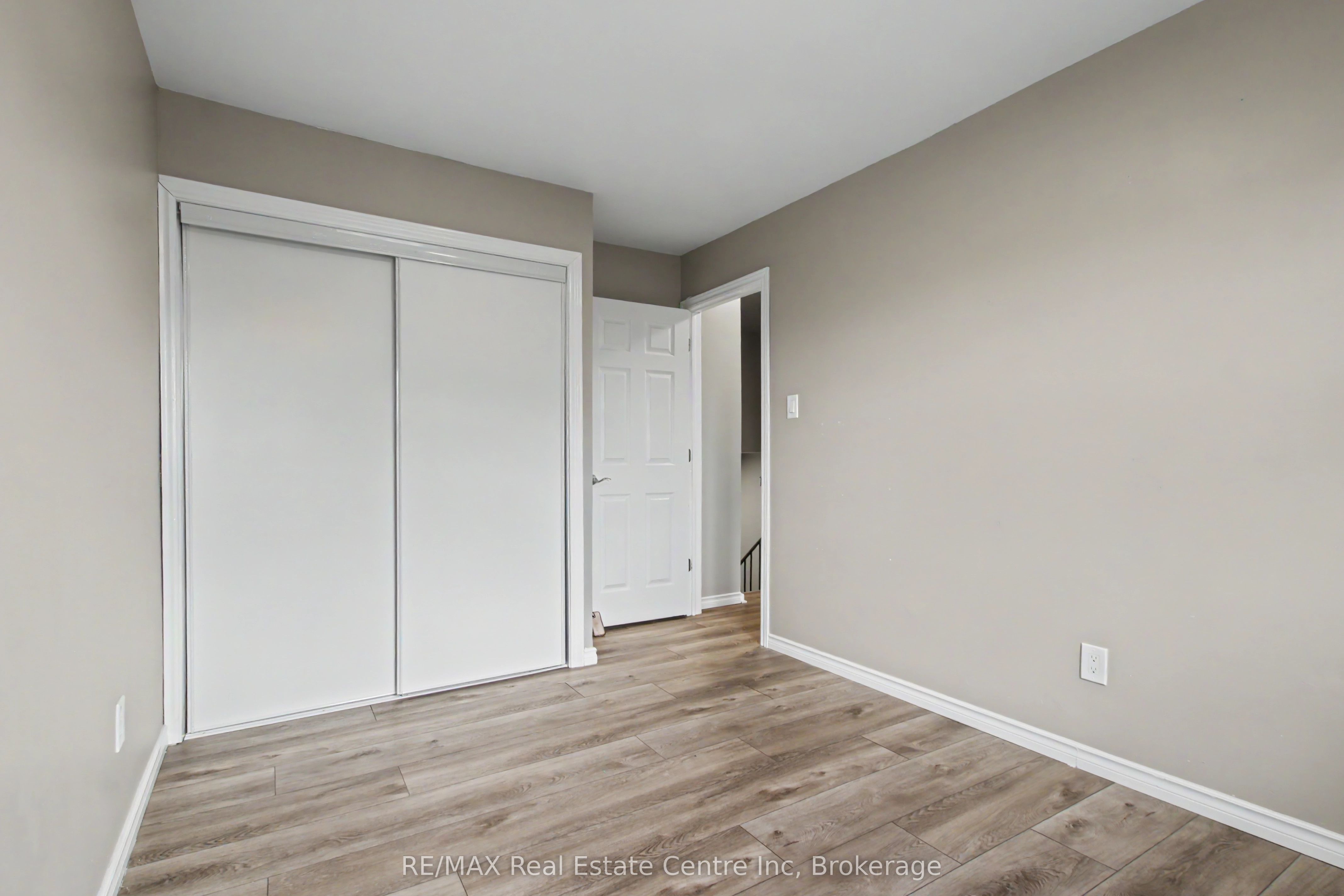 371 Bronte Street S 49 Property Photo 25