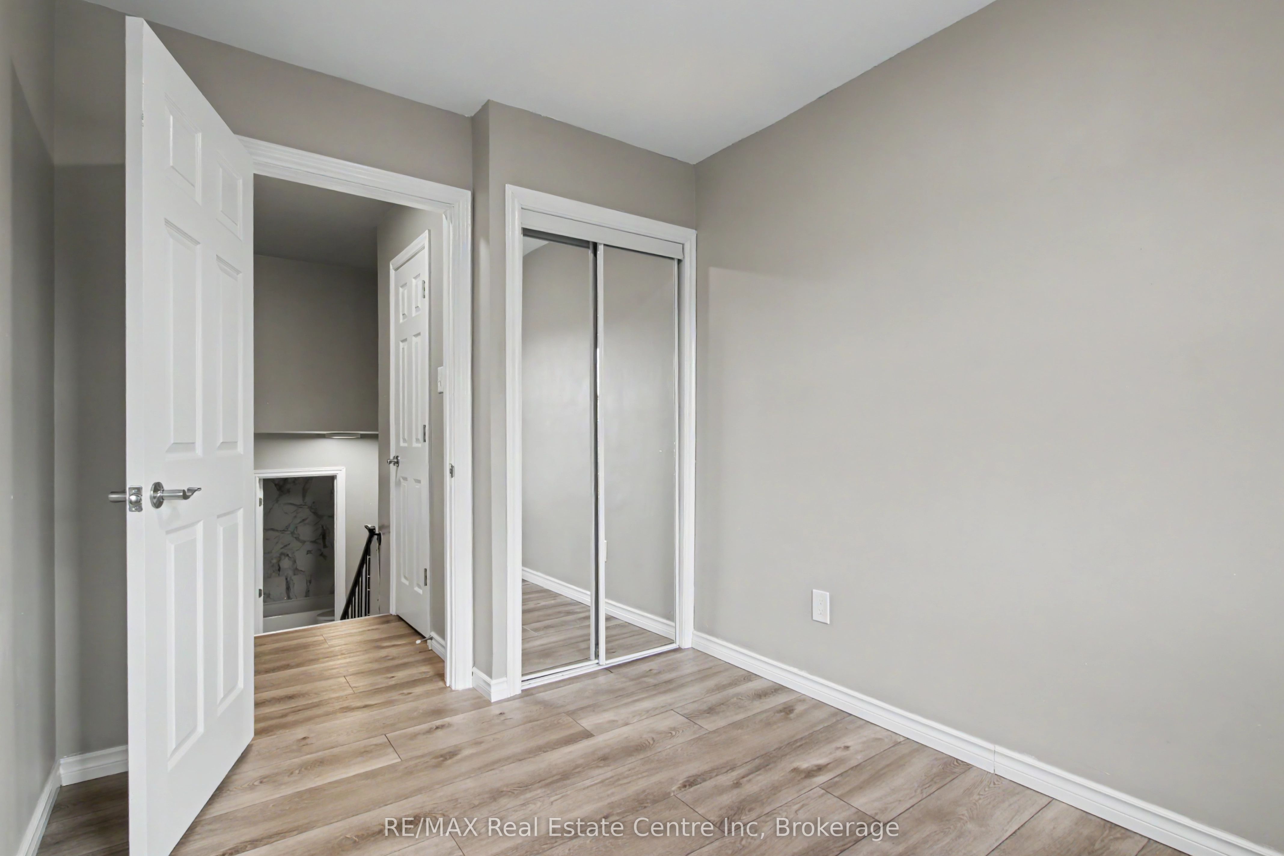 371 Bronte Street S 49 Property Photo 28