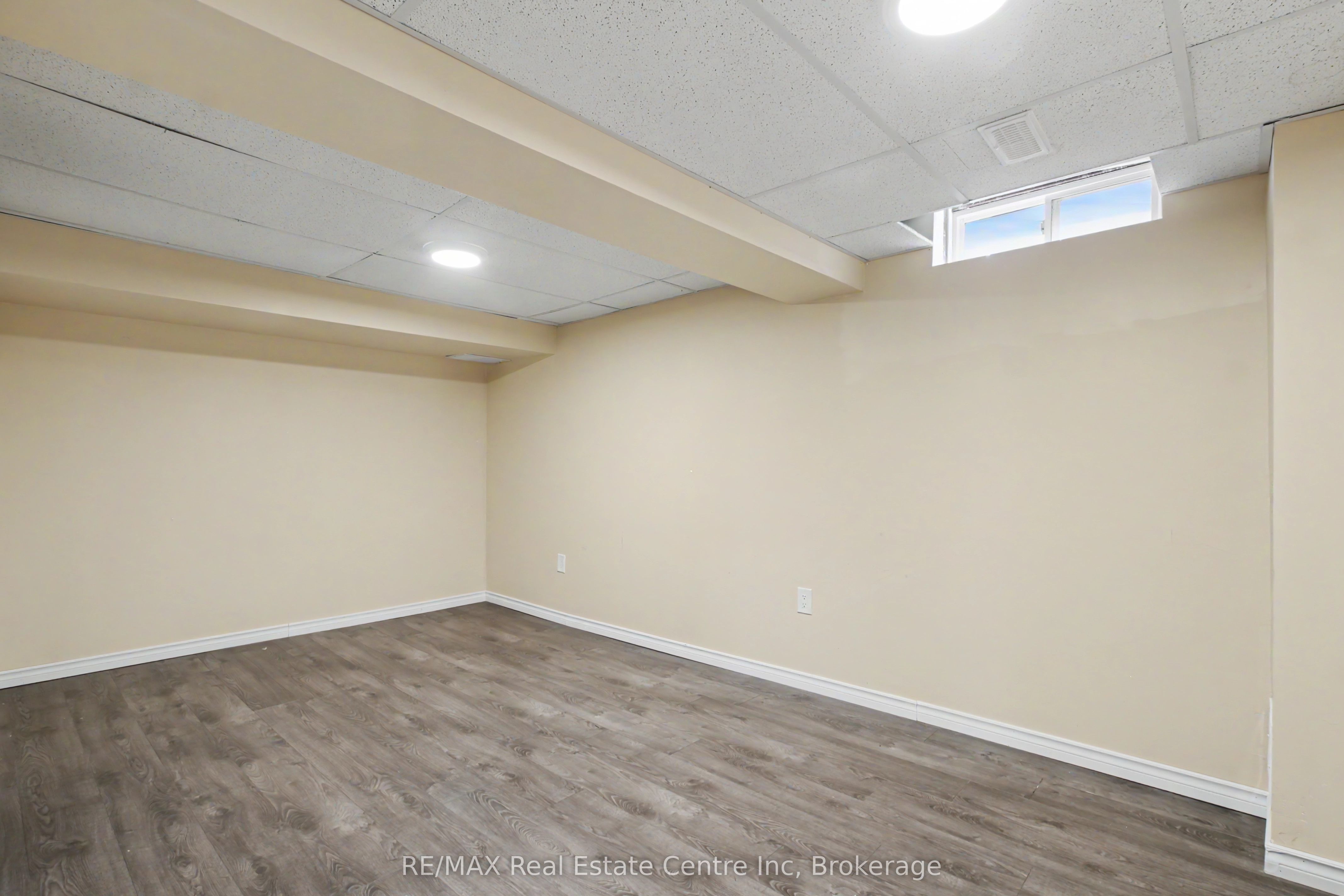 371 Bronte Street S 49 Property Photo 30