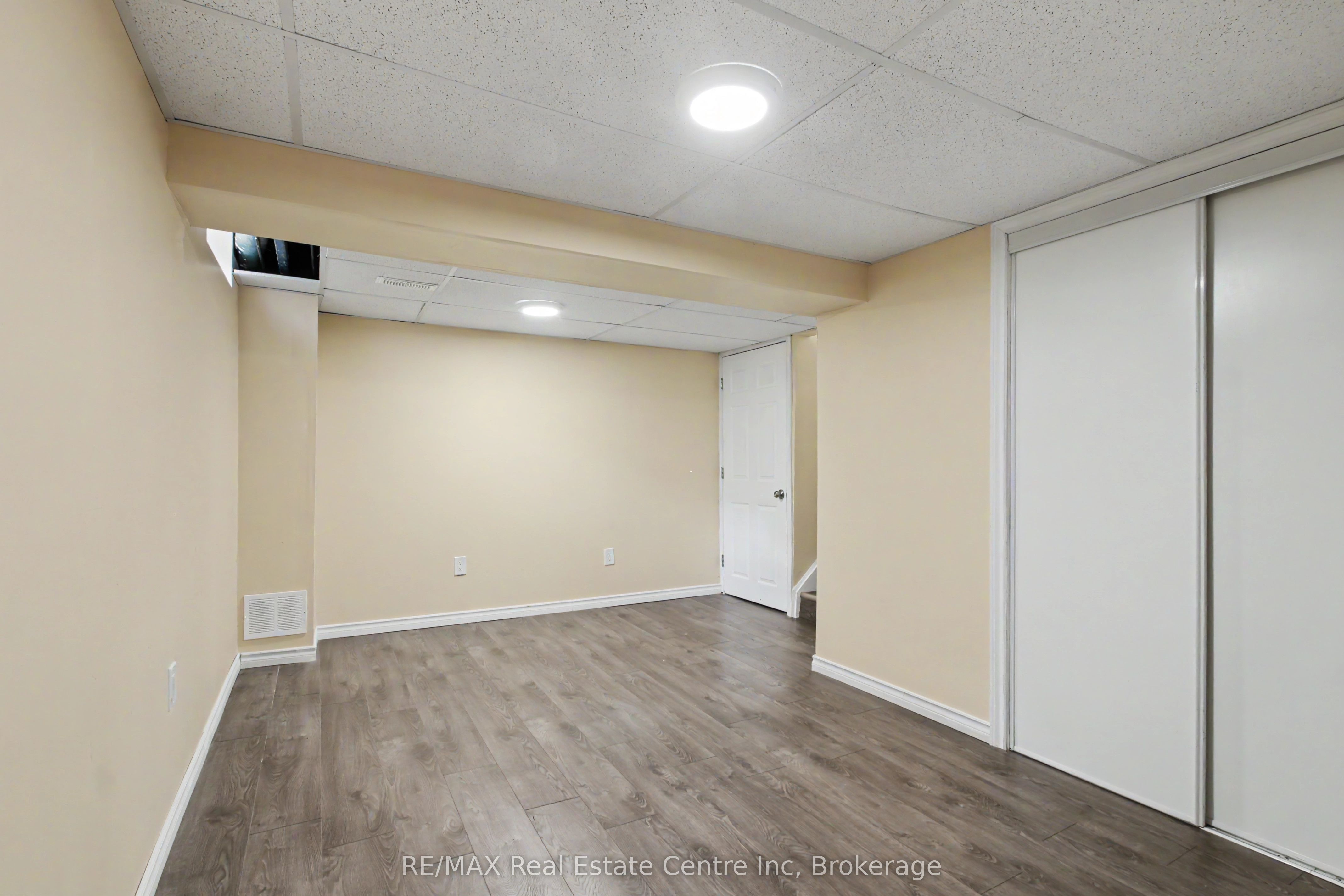 371 Bronte Street S 49 Property Photo 31