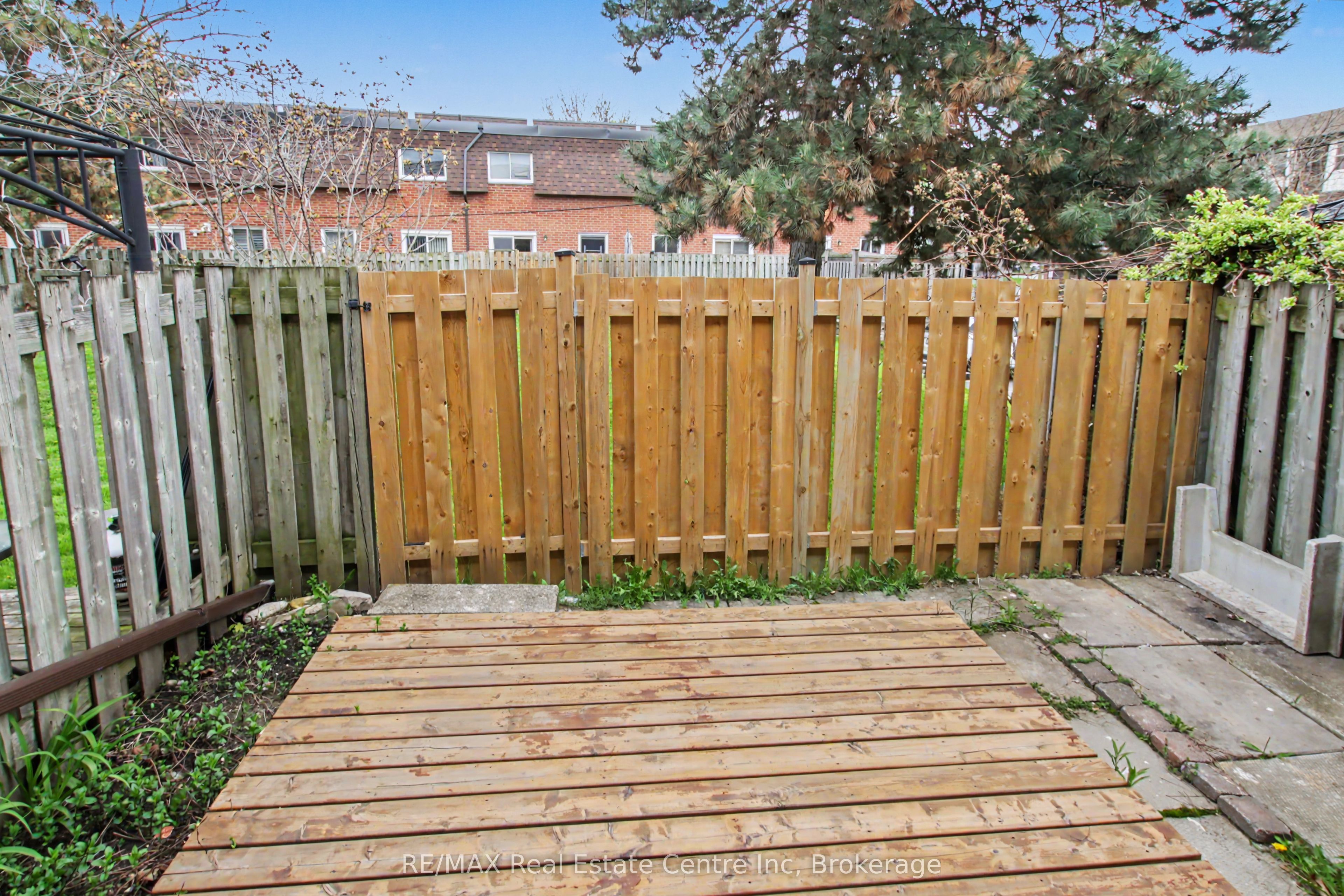 371 Bronte Street S 49 Property Photo 35
