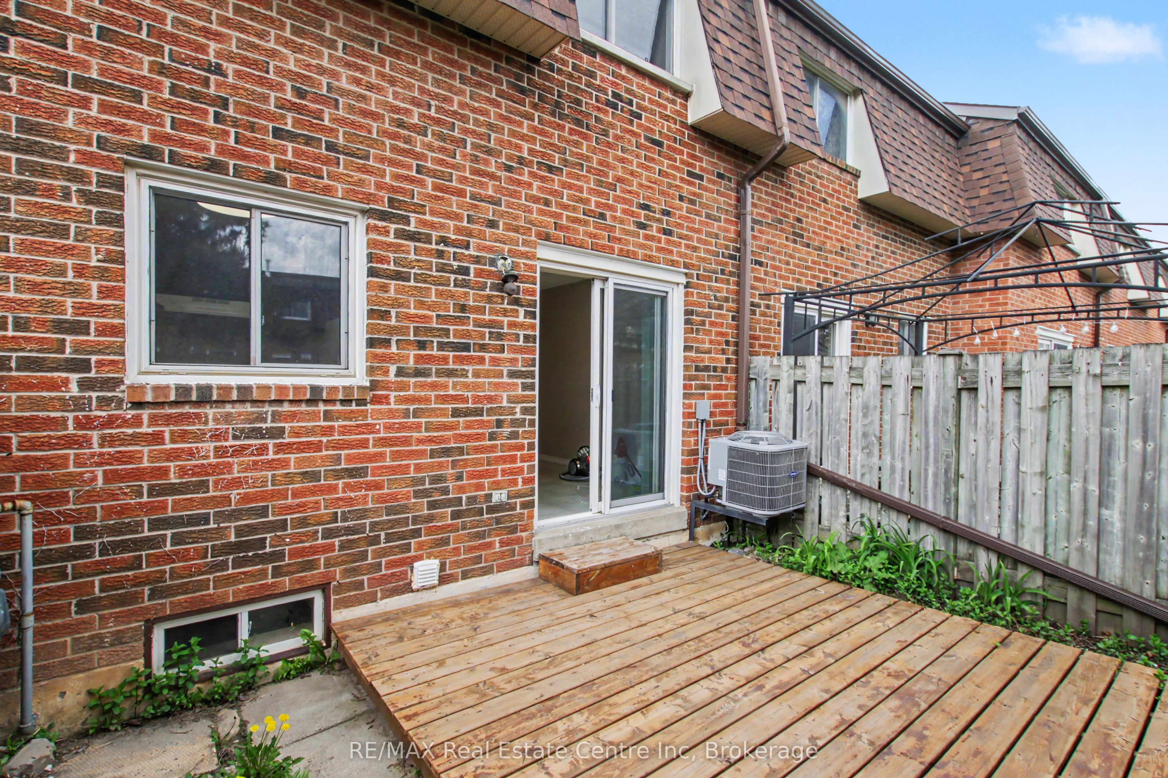 371 Bronte Street S 49 Property Photo 36