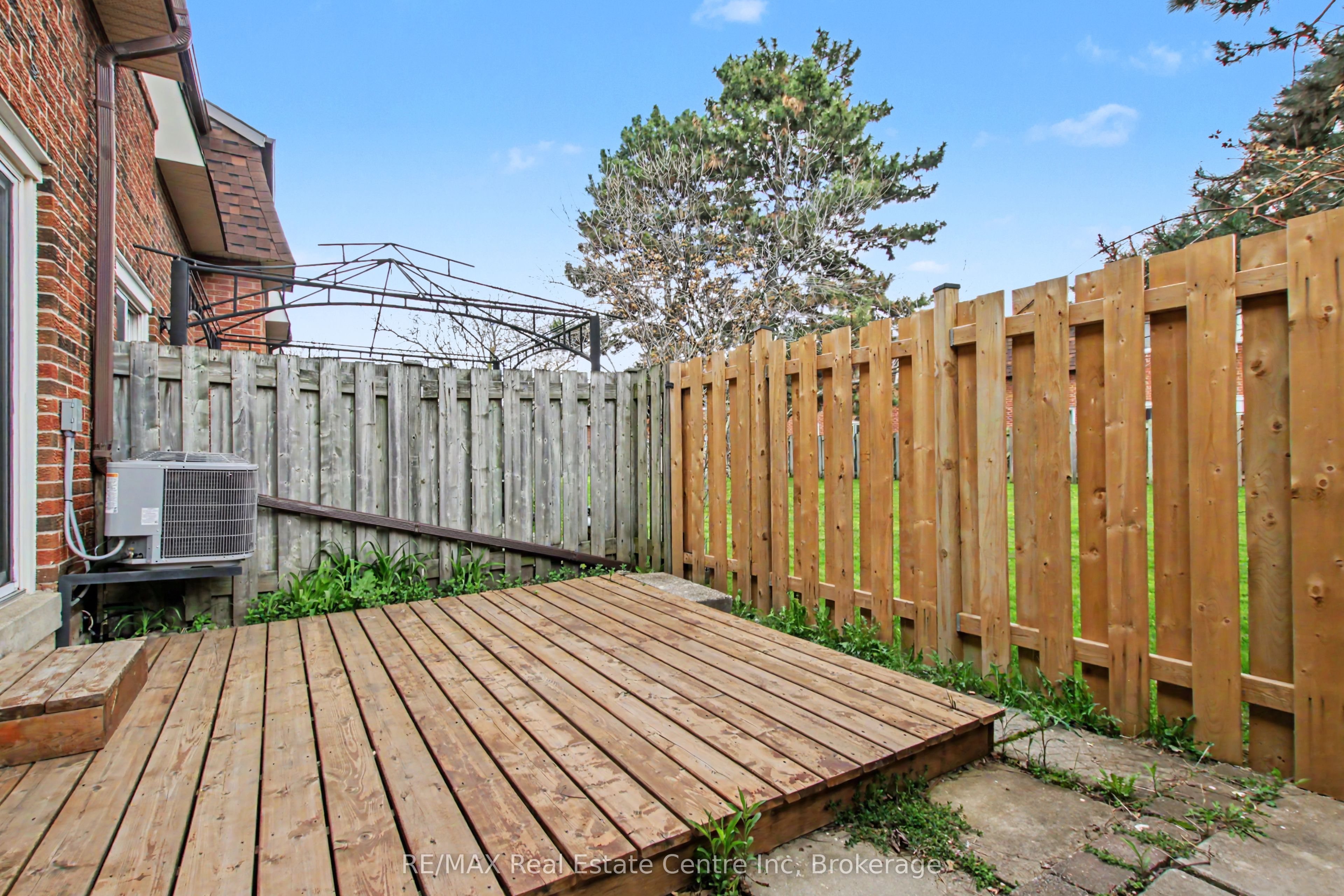 371 Bronte Street S 49 Property Photo 37