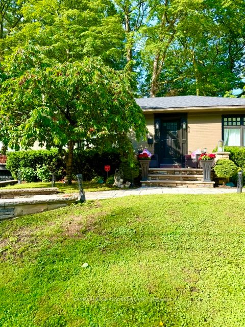 89 Holyrood Avenue Property Photo 2