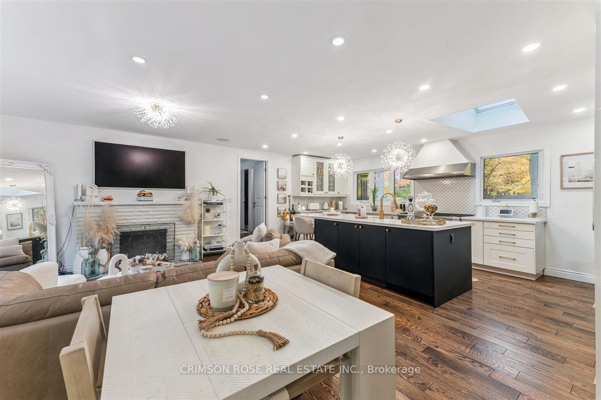 89 Holyrood Avenue Property Photo 4