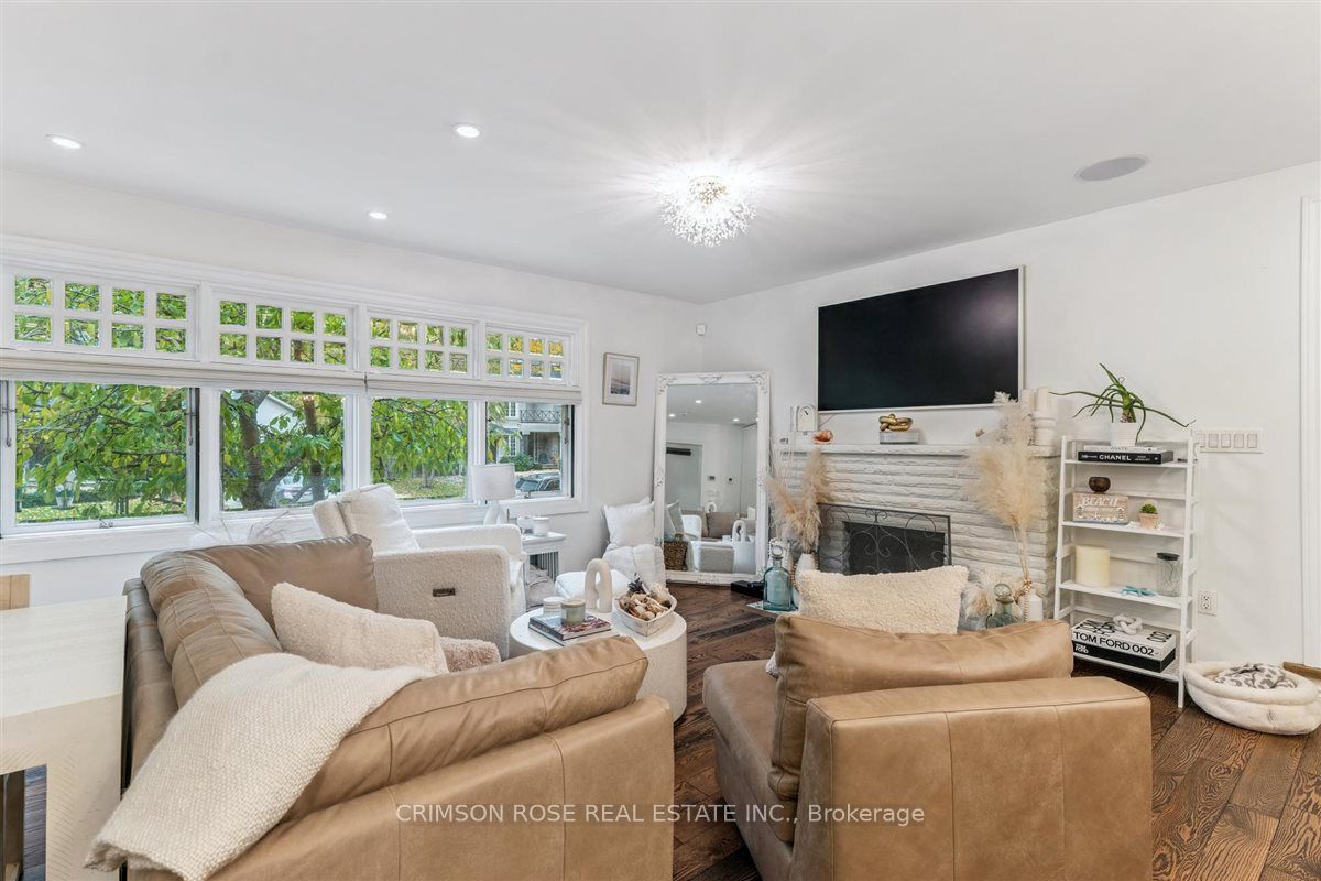 89 Holyrood Avenue Property Photo 6
