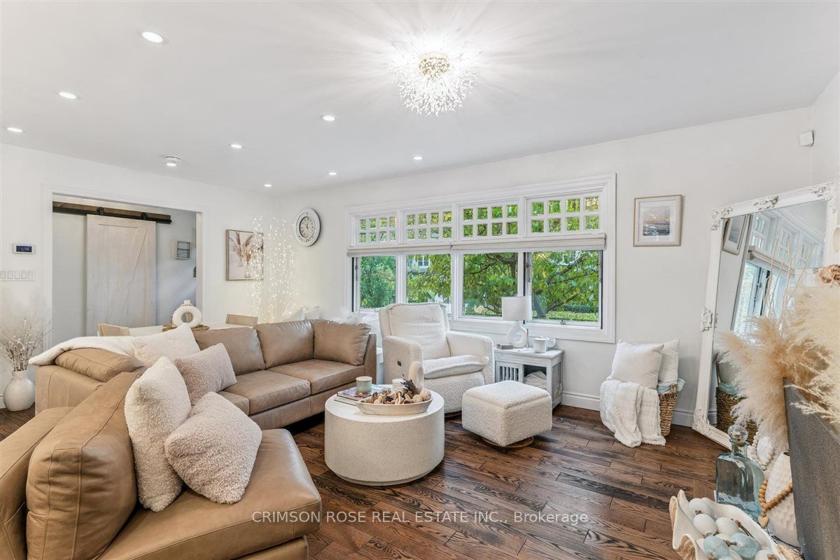 89 Holyrood Avenue Property Photo 7